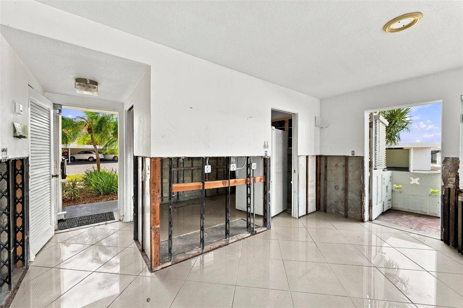 1365 SNELL ISLE BOULEVARD NE, #1A, St Petersburg, FL 33704 1365 SNELL ISLE BOULEVARD NE, #1A, St Petersburg, FL 33704