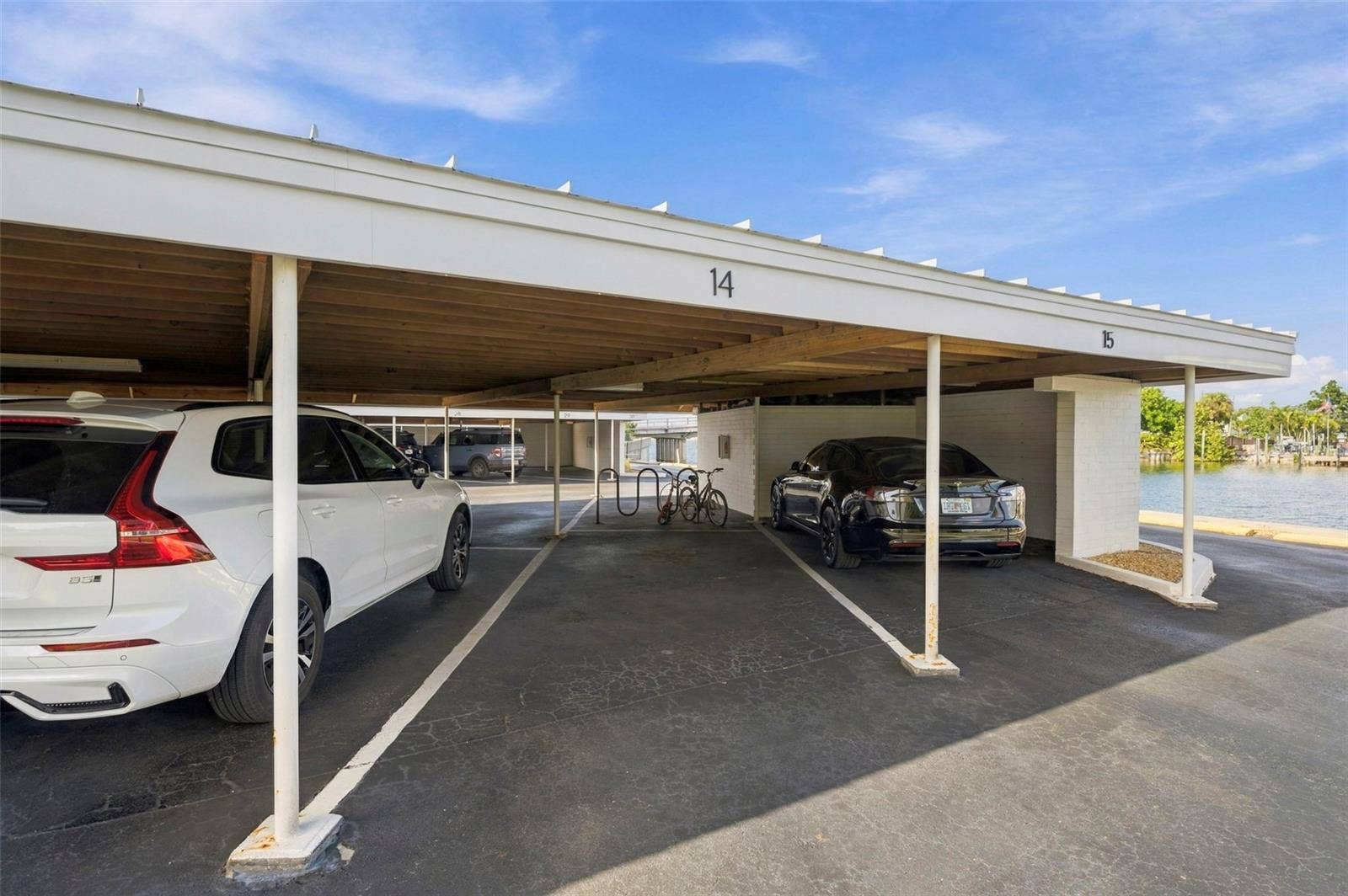 1365 SNELL ISLE BOULEVARD NE, #1A, St Petersburg, FL 33704