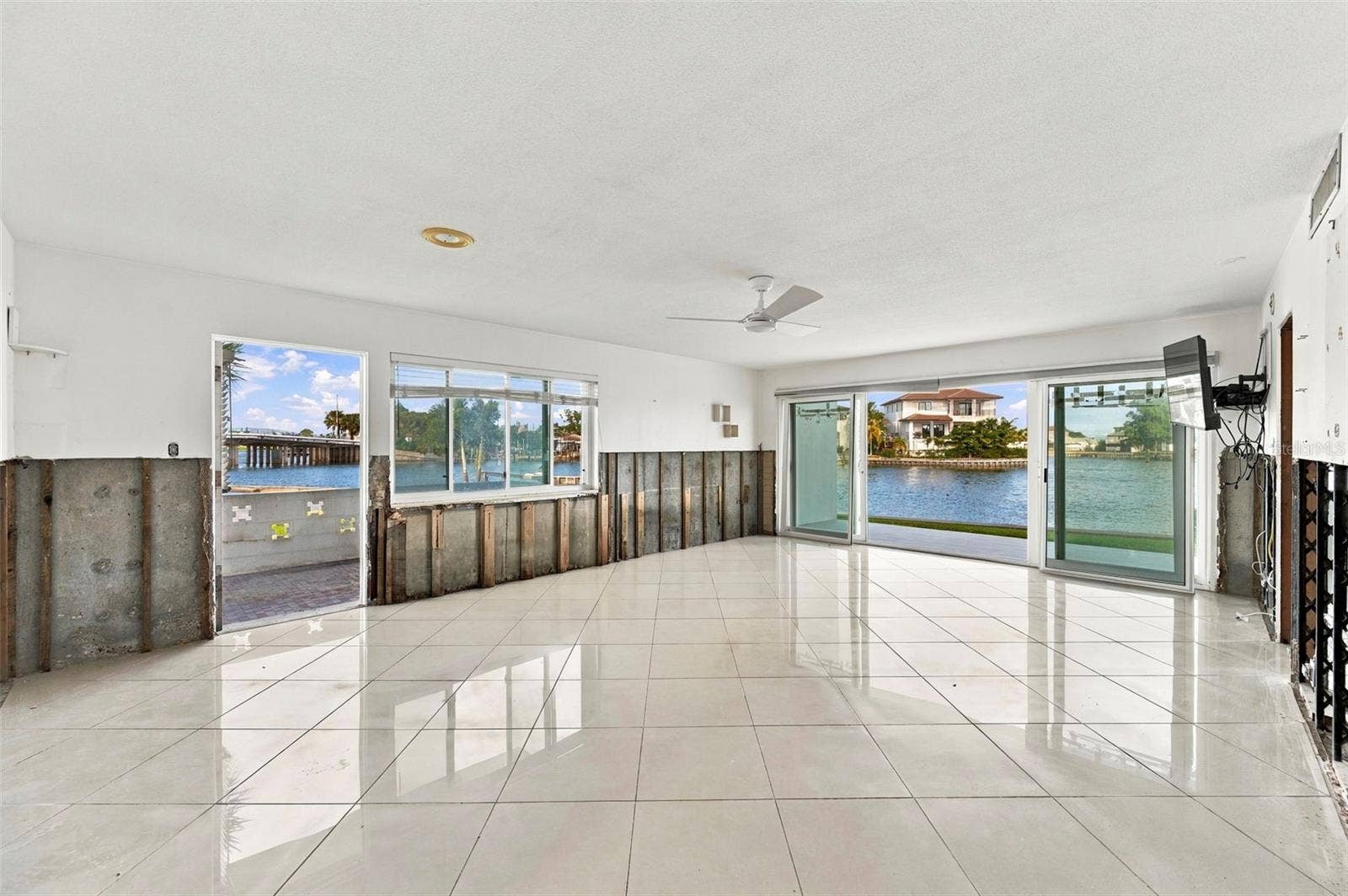1365 SNELL ISLE BOULEVARD NE, #1A, St Petersburg, FL 33704 1365 SNELL ISLE BOULEVARD NE, #1A, St Petersburg, FL 33704