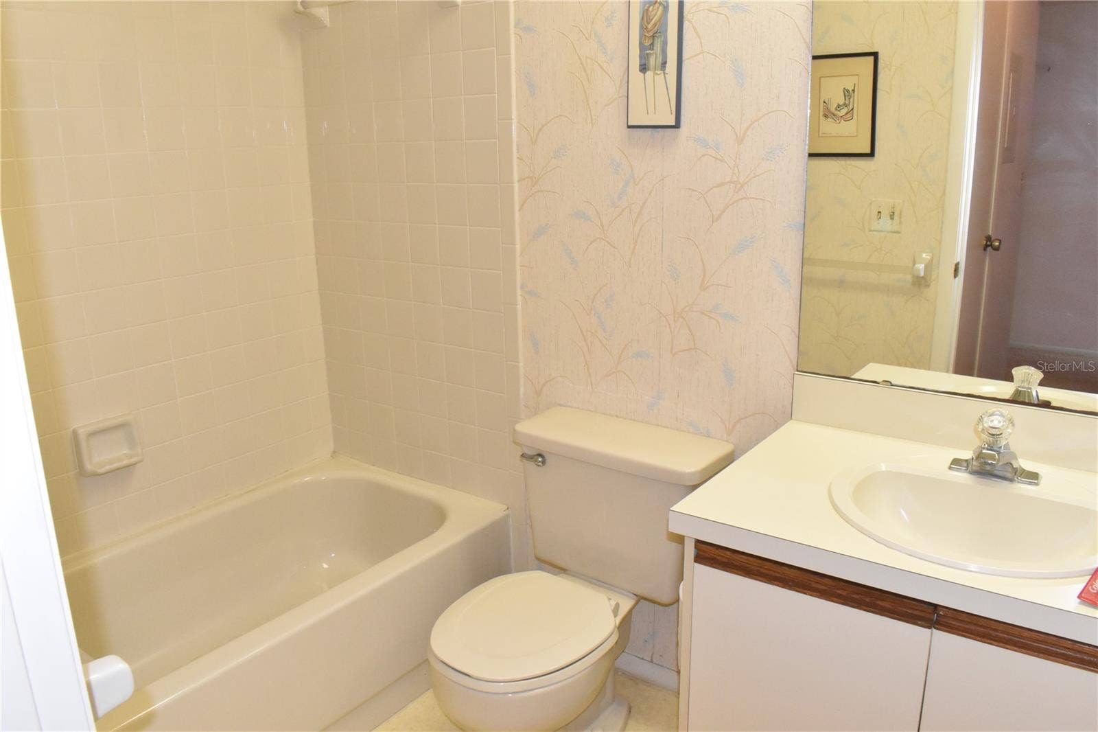 2776 71ST STREET COURT W, #2776, Bradenton, FL 34209 Hall Bathroom with a Tub