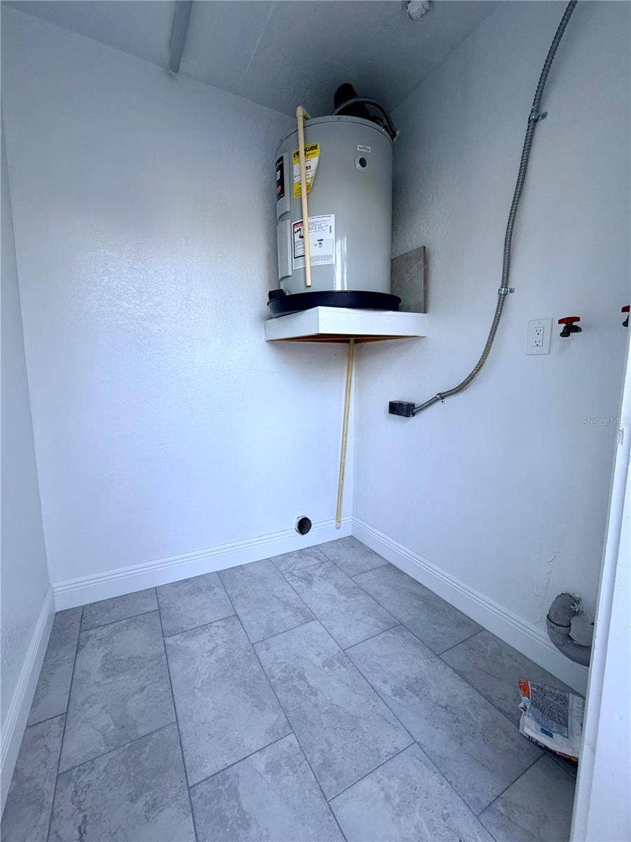 4050 53RD AVENUE N, St Petersburg, FL 33714 Laundry Room