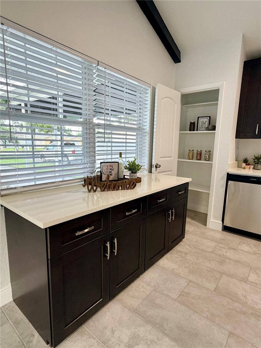 4050 53RD AVENUE N, St Petersburg, FL 33714 Kitchen and Pantry