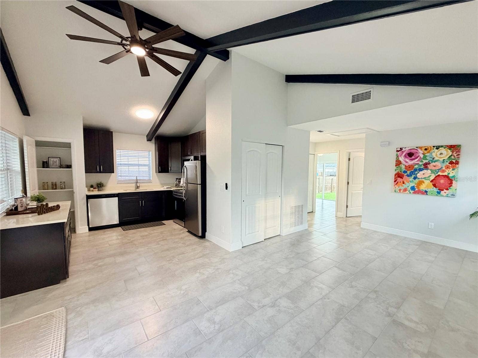 4050 53RD AVENUE N, St Petersburg, FL 33714 Entry/Kitchen/Living