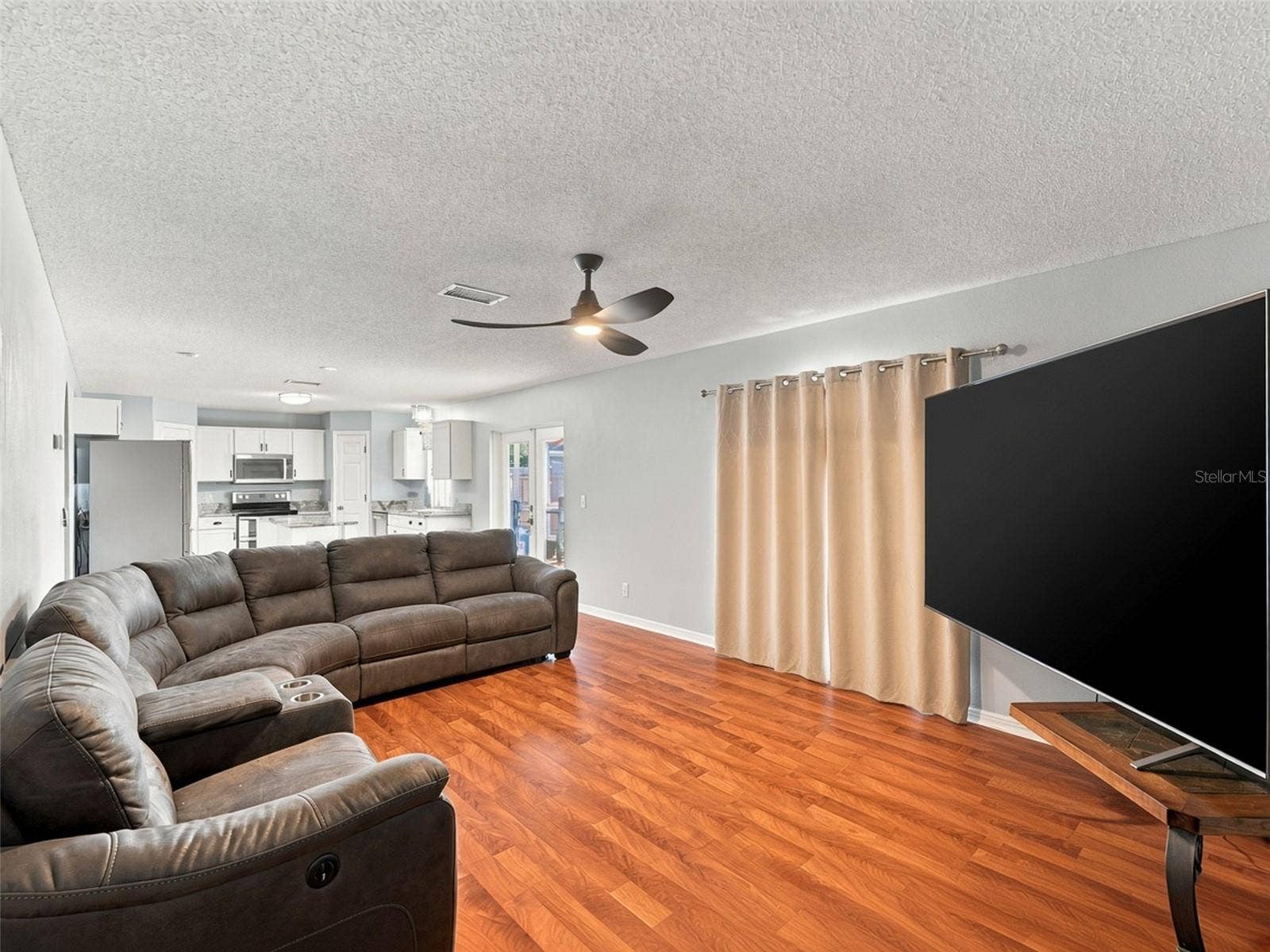 12739 KINGS LAKE DRIVE, Gibsonton, FL 33534 Living room