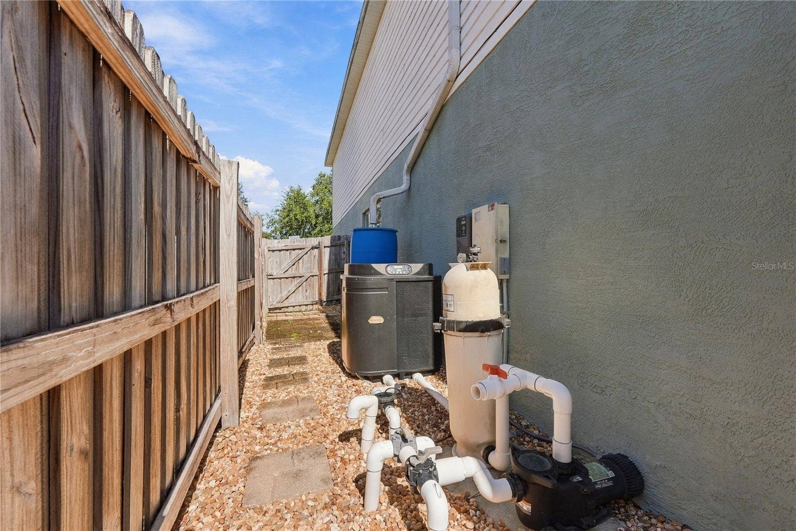12739 KINGS LAKE DRIVE, Gibsonton, FL 33534 Pool equipment / Pool heater