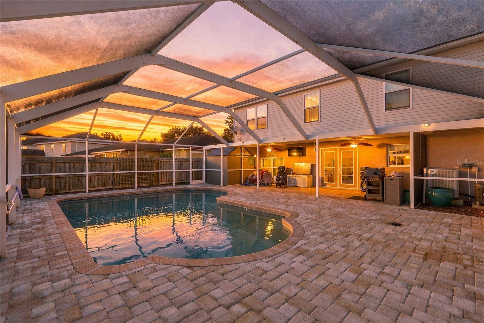 12739 KINGS LAKE DRIVE, Gibsonton, FL 33534 Covered pool/backyard