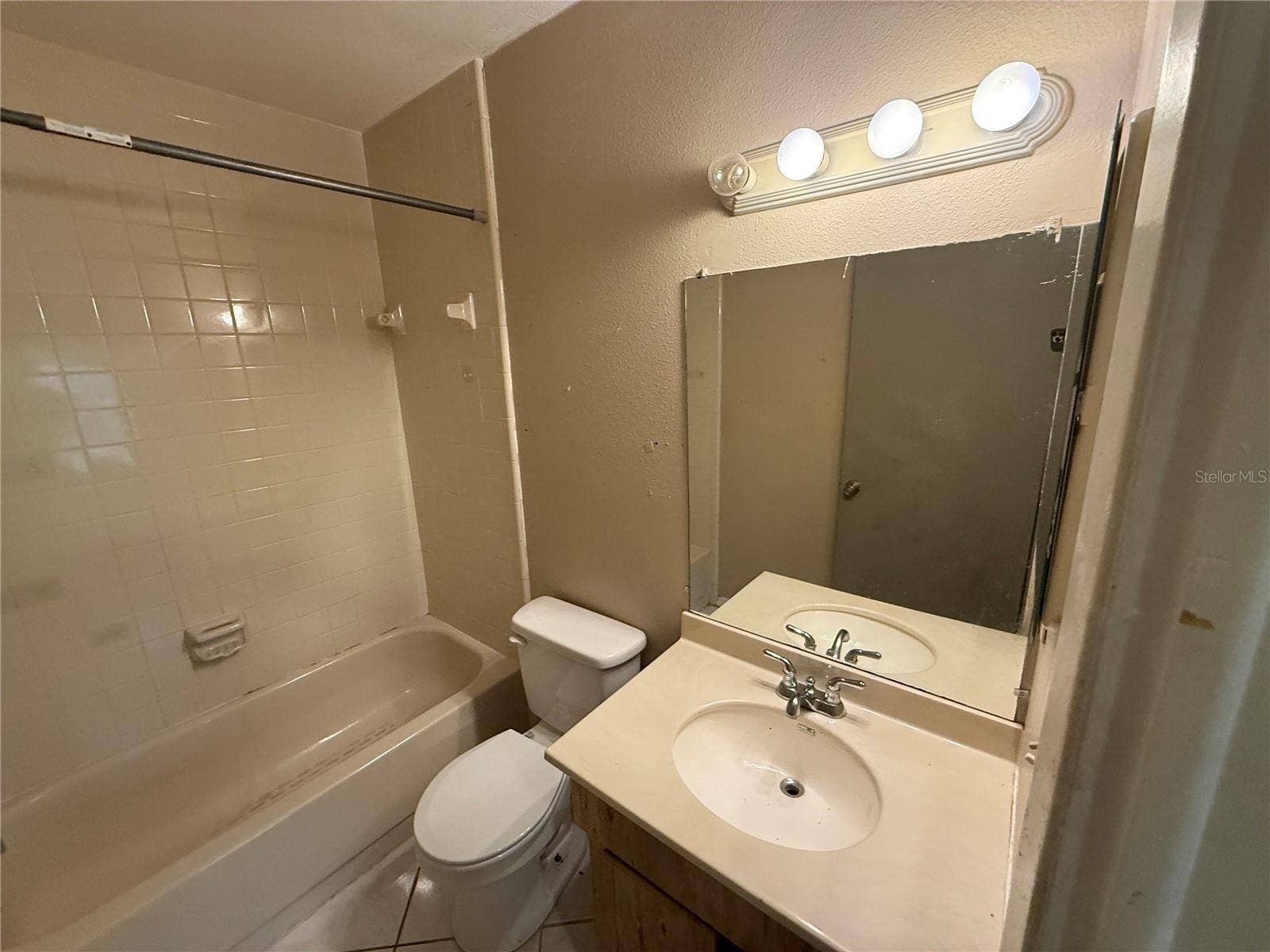 4023 DREAM OAK PLACE, #204, Tampa, FL 33613 4023 DREAM OAK PLACE, #204, Tampa, FL 33613