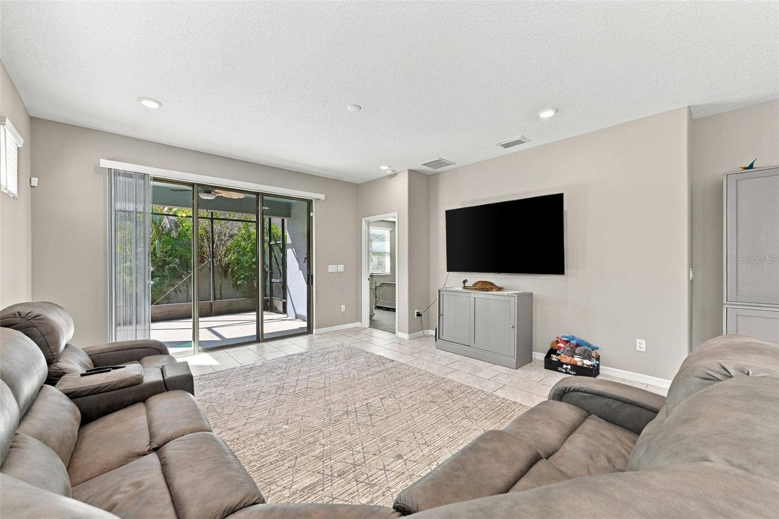 6345 CLIVEDEN COURT, Apollo Beach, FL 33572 6345 CLIVEDEN COURT, Apollo Beach, FL 33572
