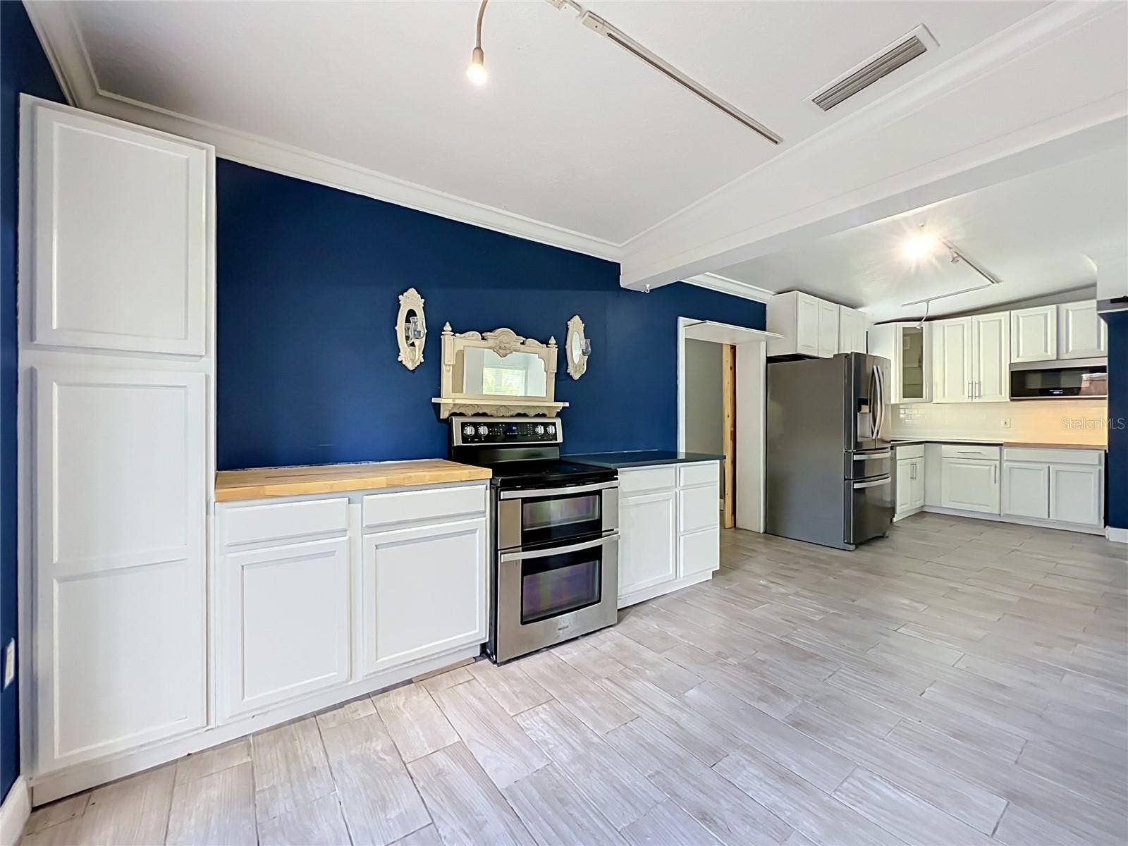 2809 TOURAINE AVENUE, Orlando, FL 32812 2809 TOURAINE AVENUE, Orlando, FL 32812