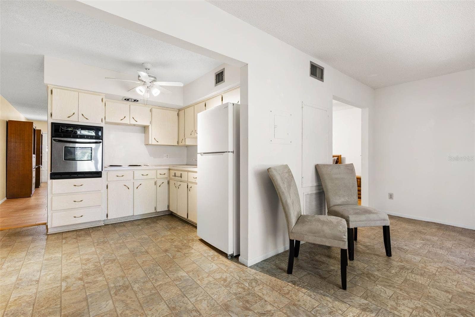 2426 PERSIAN DRIVE, #52, Clearwater, FL 33763 2426 PERSIAN DRIVE, #52, Clearwater, FL 33763
