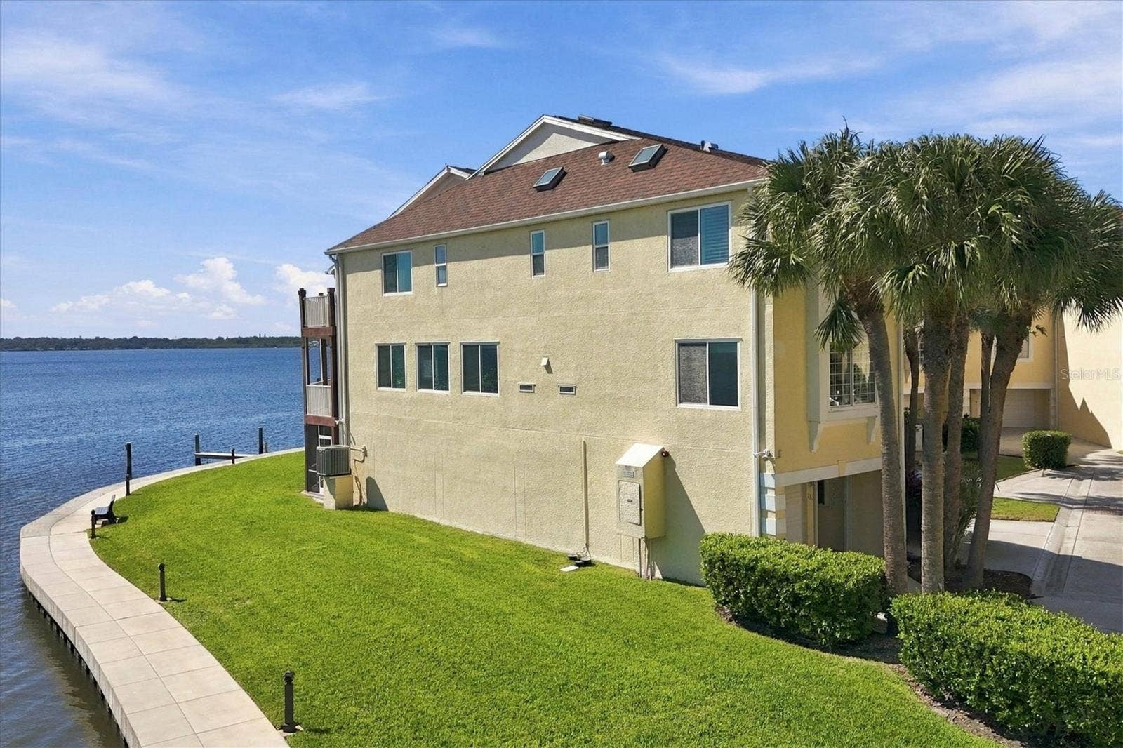 131 BRENT CIRCLE, Oldsmar, FL 34677 131 BRENT CIRCLE, Oldsmar, FL 34677