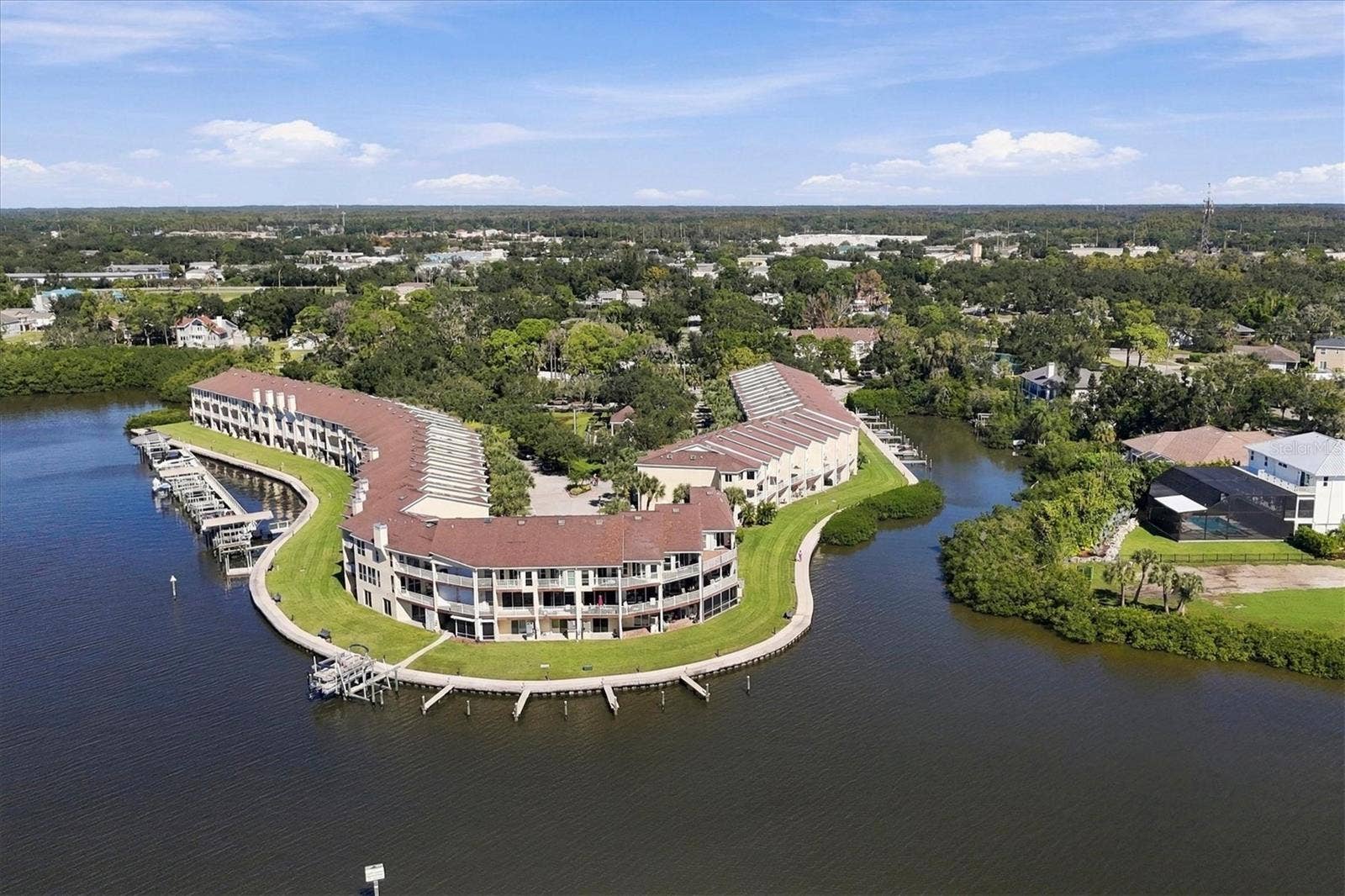 131 BRENT CIRCLE, Oldsmar, FL 34677 131 BRENT CIRCLE, Oldsmar, FL 34677