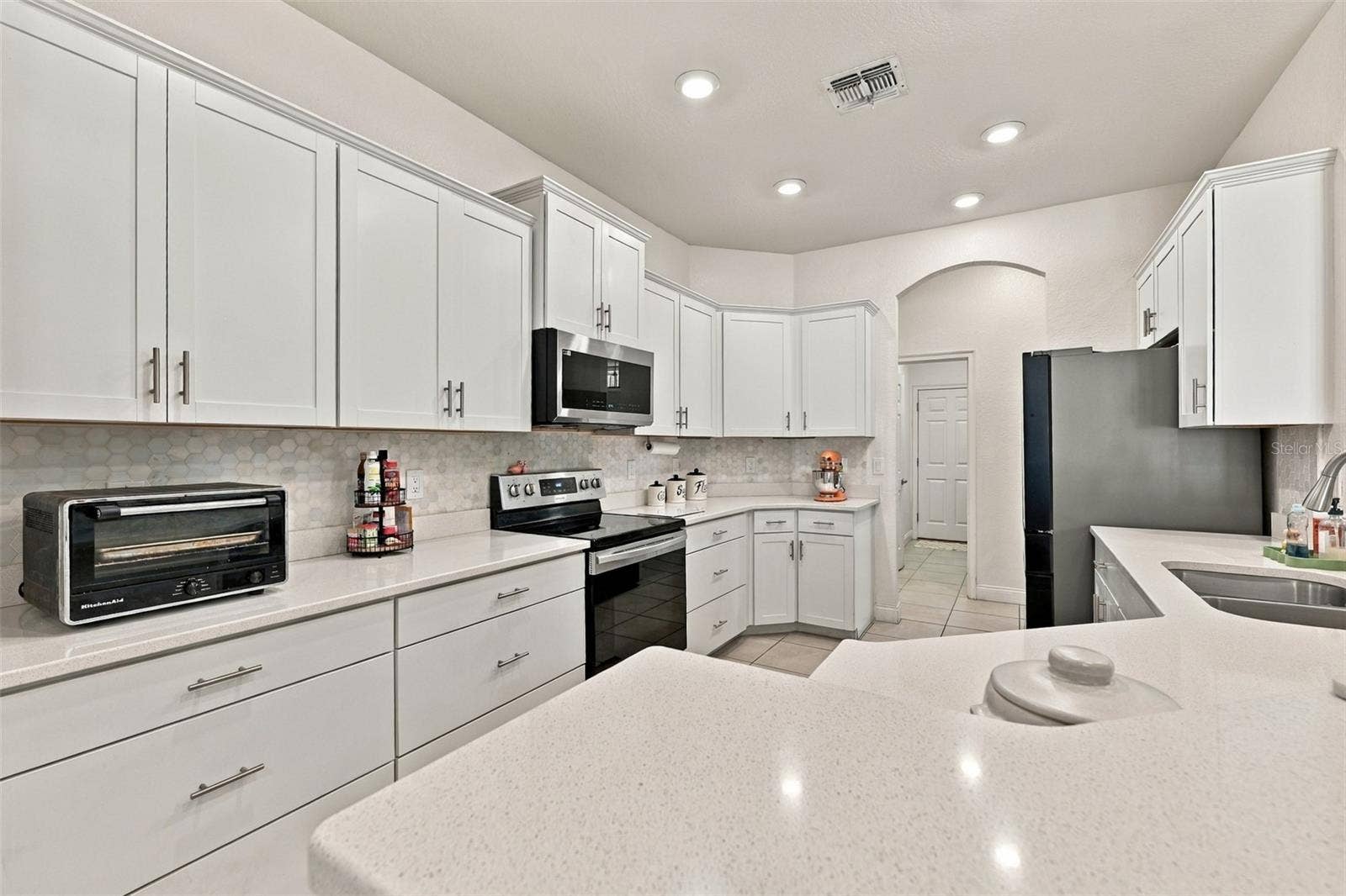 4041 SHEARWATER STREET, Lakeland, FL 33811 4041 SHEARWATER STREET, Lakeland, FL 33811