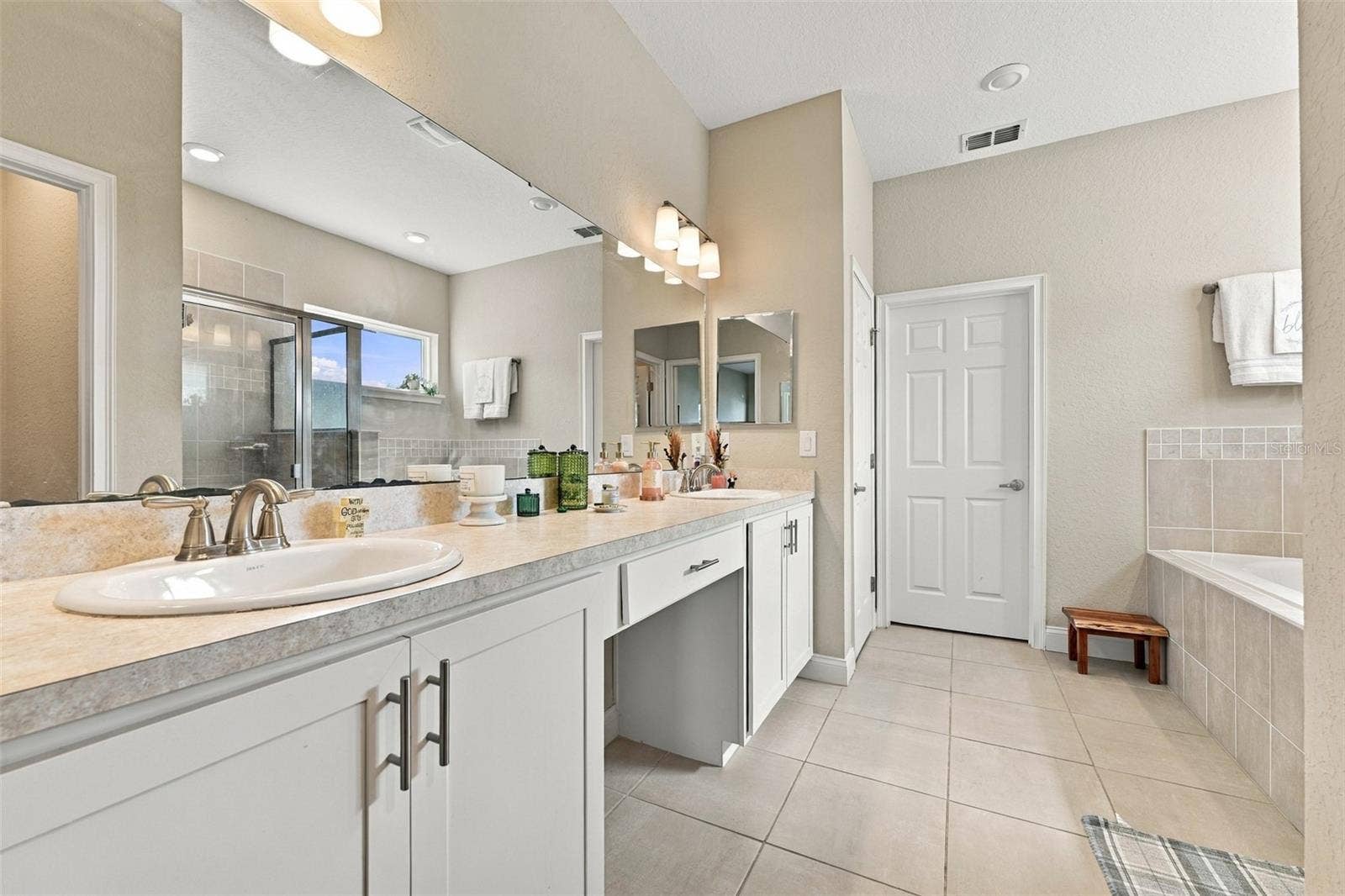 4041 SHEARWATER STREET, Lakeland, FL 33811 4041 SHEARWATER STREET, Lakeland, FL 33811