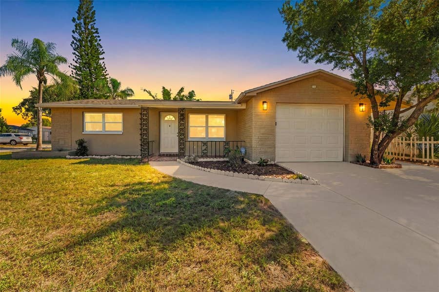 Property photo for 1102 CROYDON LANE, Holiday, FL