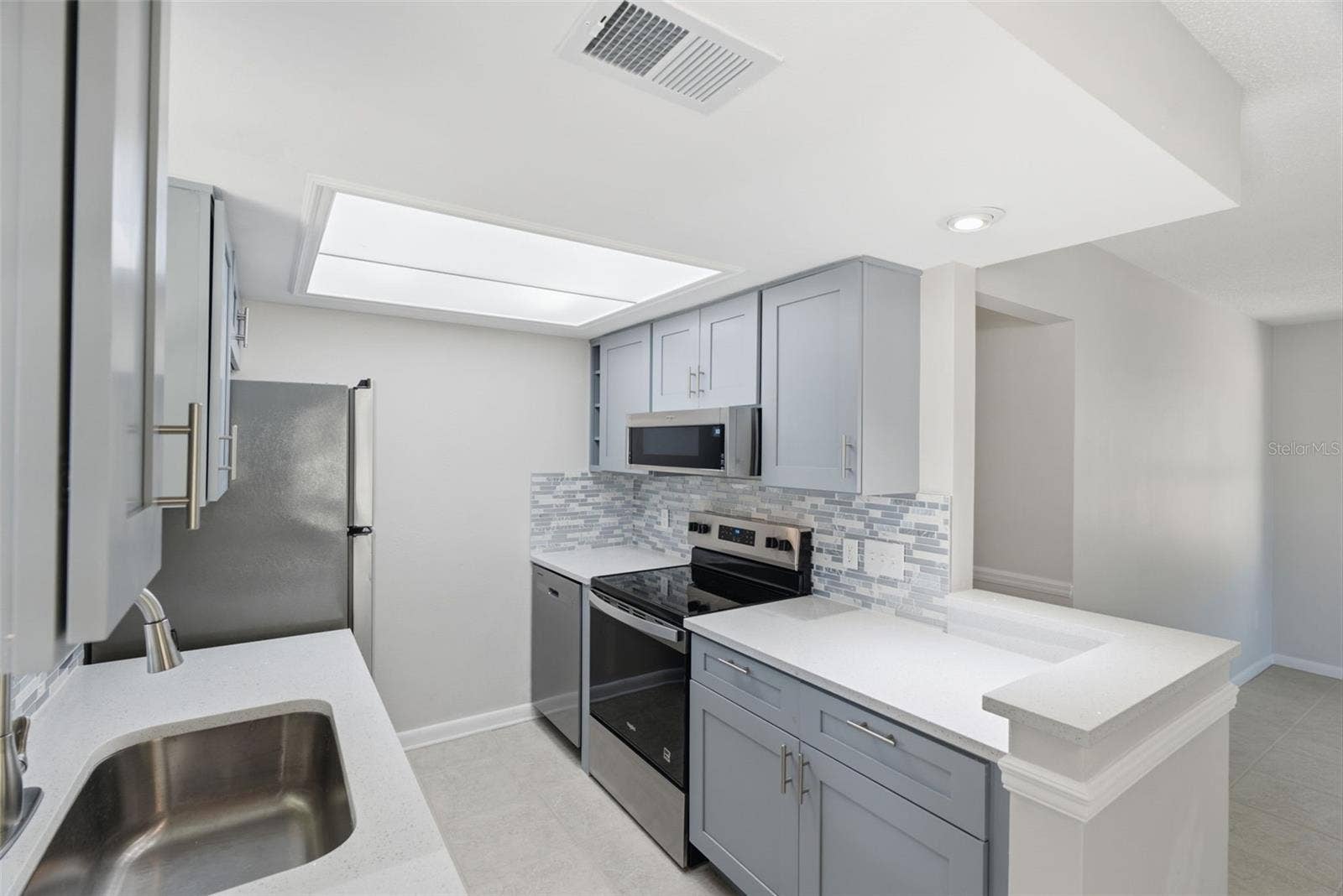 6709 S DAUPHIN AVENUE, Tampa, FL 33611 6709 S DAUPHIN AVENUE, Tampa, FL 33611