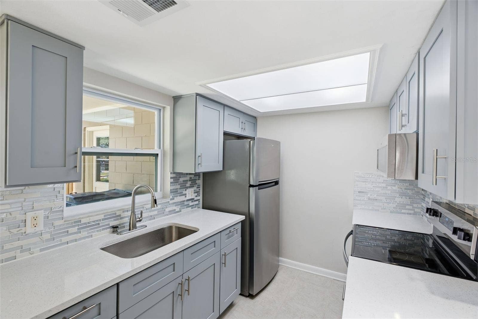 6709 S DAUPHIN AVENUE, Tampa, FL 33611 6709 S DAUPHIN AVENUE, Tampa, FL 33611
