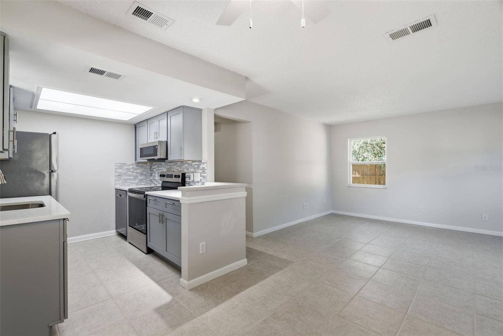 6709 S DAUPHIN AVENUE, Tampa, FL 33611 6709 S DAUPHIN AVENUE, Tampa, FL 33611
