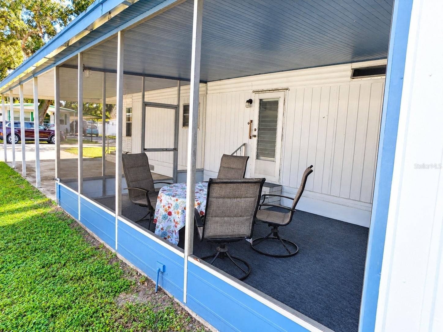 4611 OLIVE DRIVE, Zephyrhills, FL 33542 Nice screen room.