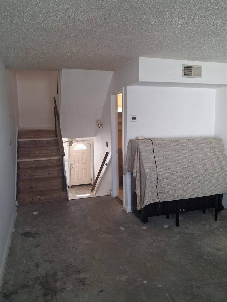 4310 LA MORA COURT, Tampa, FL 33611 4310 LA MORA COURT, Tampa, FL 33611