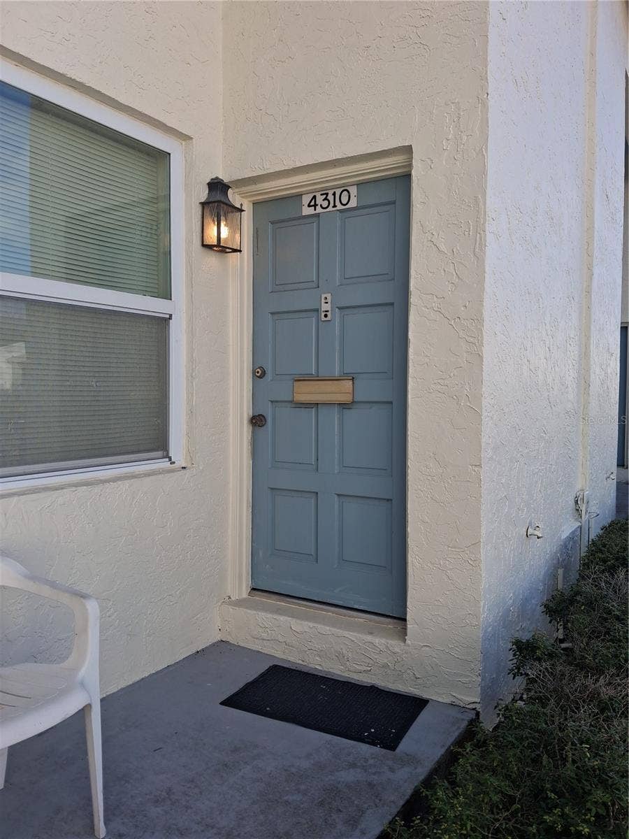 4310 LA MORA COURT, Tampa, FL 33611 4310 LA MORA COURT, Tampa, FL 33611
