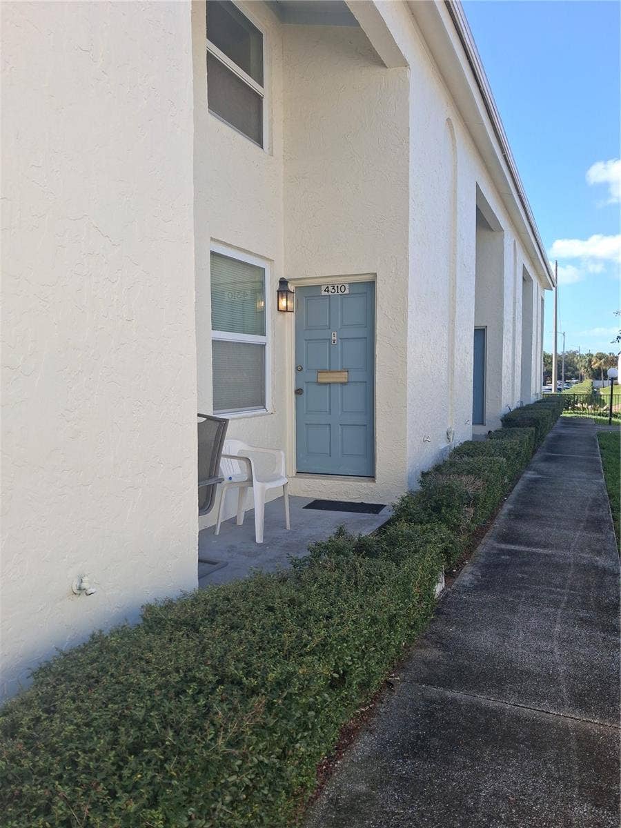 4310 LA MORA COURT, Tampa, FL 33611 4310 LA MORA COURT, Tampa, FL 33611