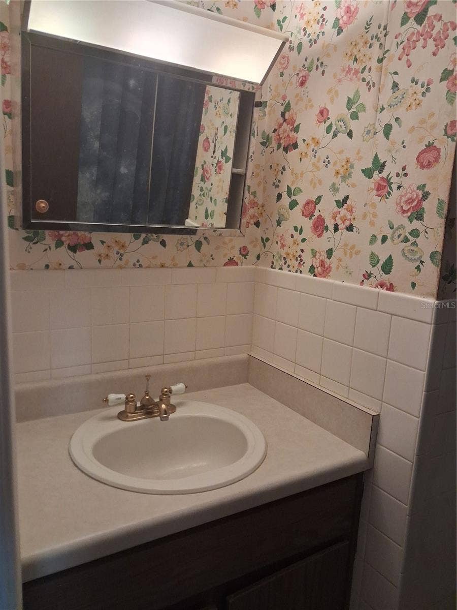 4310 LA MORA COURT, Tampa, FL 33611 4310 LA MORA COURT, Tampa, FL 33611