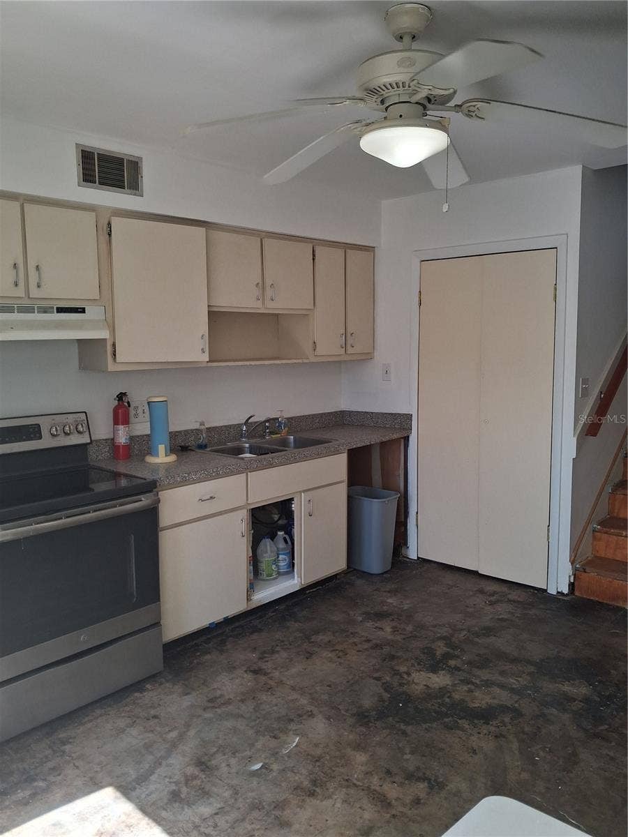 4310 LA MORA COURT, Tampa, FL 33611 4310 LA MORA COURT, Tampa, FL 33611