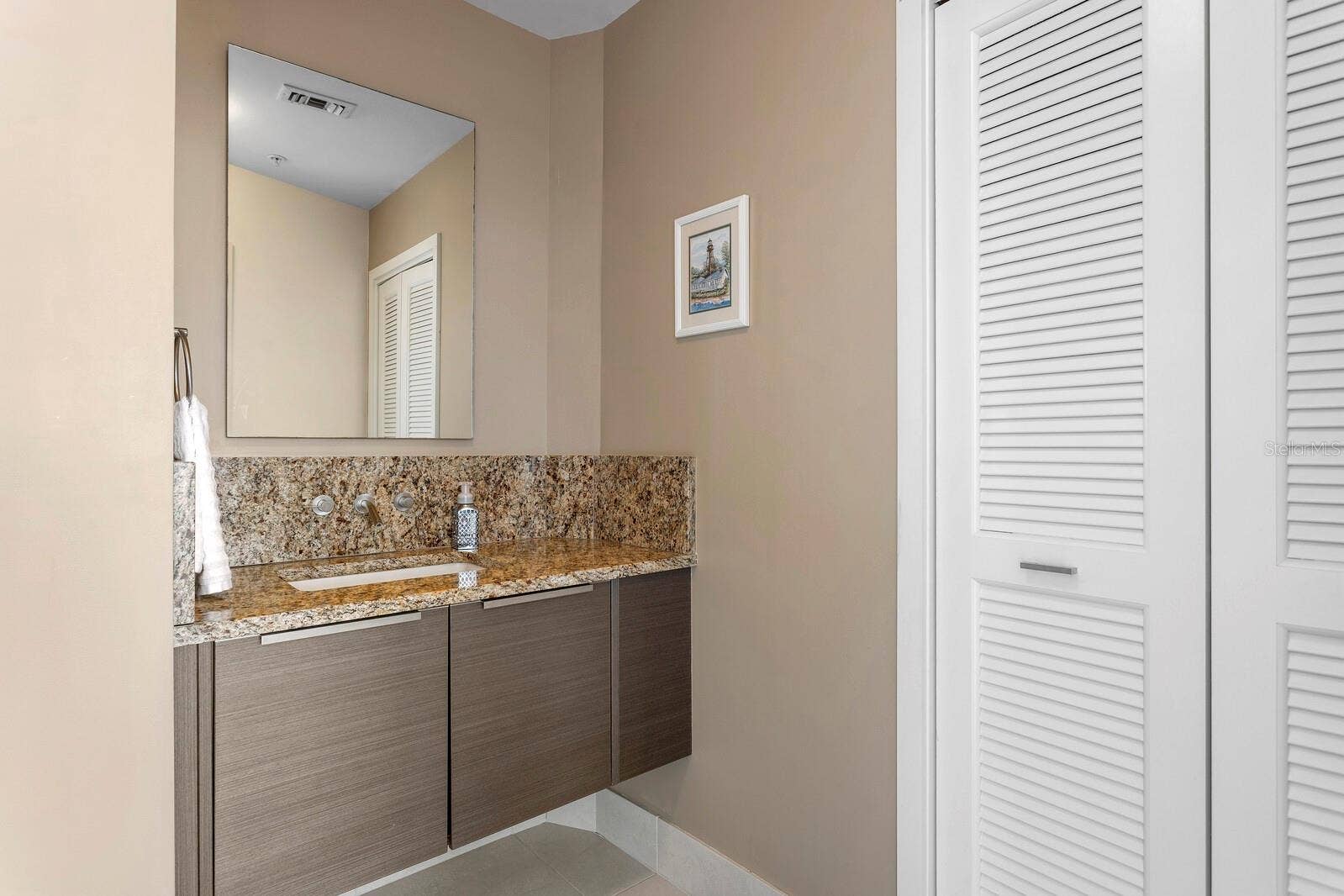 175 1ST STREET S, #1803, St Petersburg, FL 33701 powder room