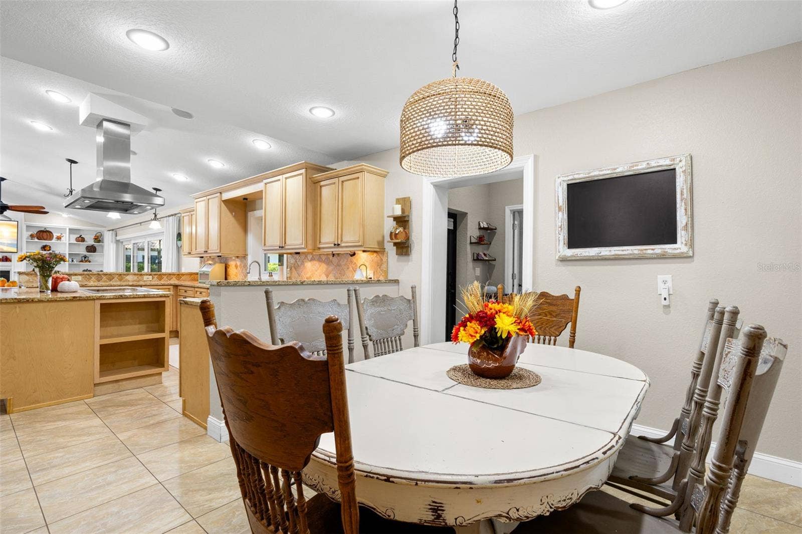 Eat-In Kitchen