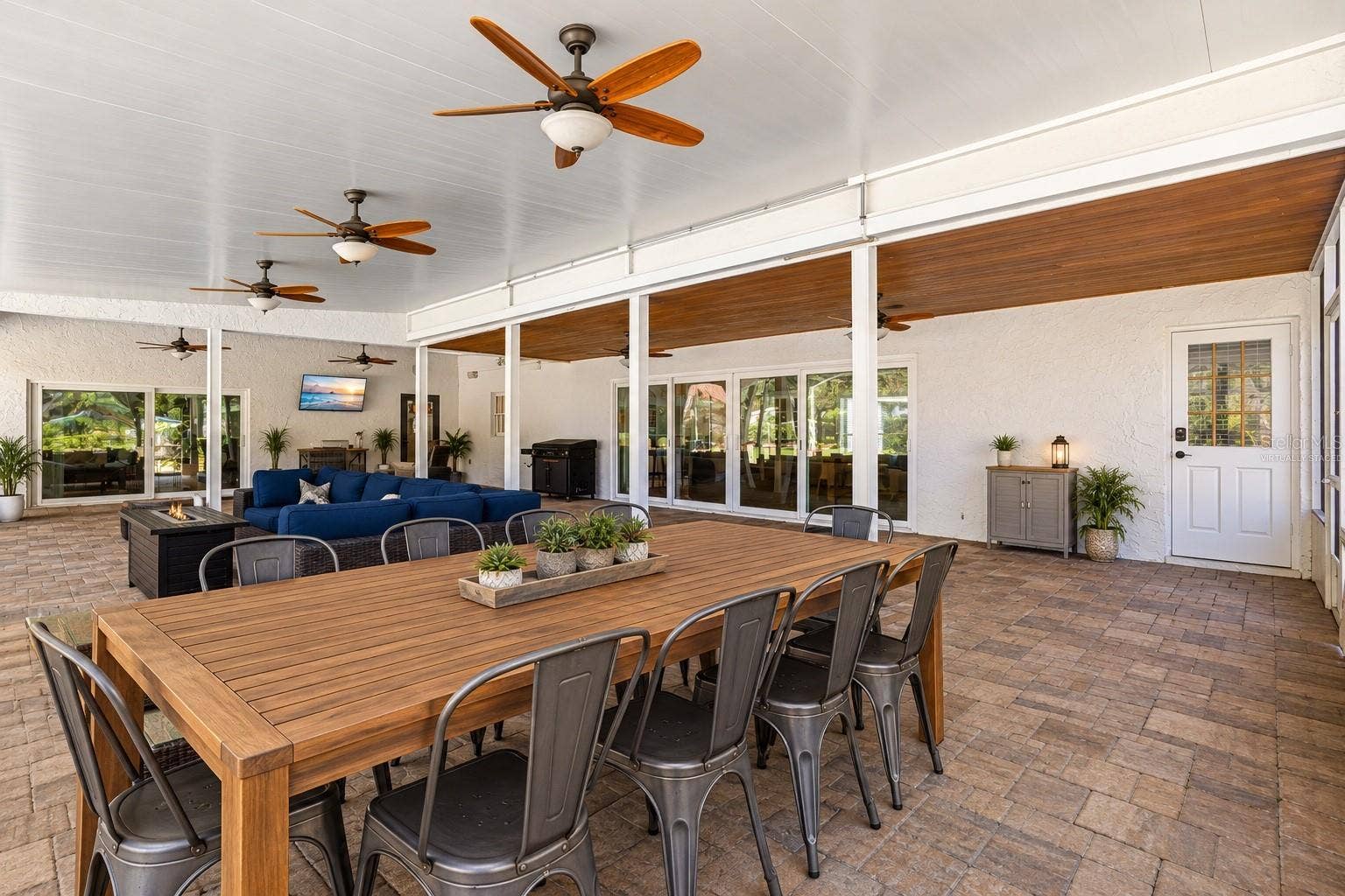 Virtually Staged, Lanai
