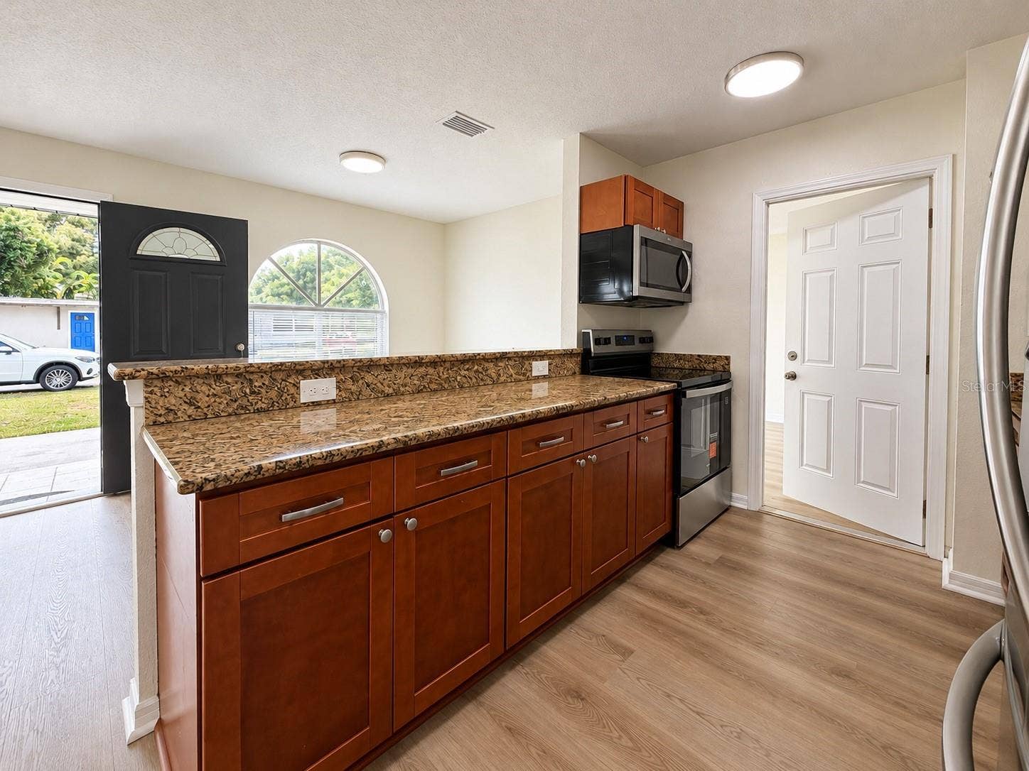 210 E CLINTON STREET, Tampa, FL 33604 fully equipped kitchen