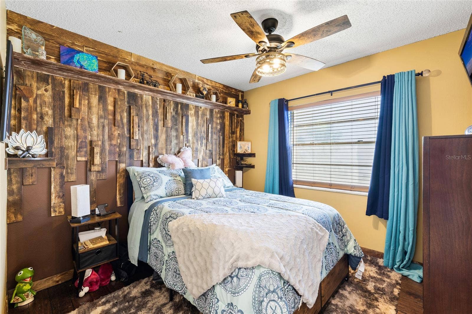 16124 RAVENDALE DRIVE, Tampa, FL 33618 16124 RAVENDALE DRIVE, Tampa, FL 33618