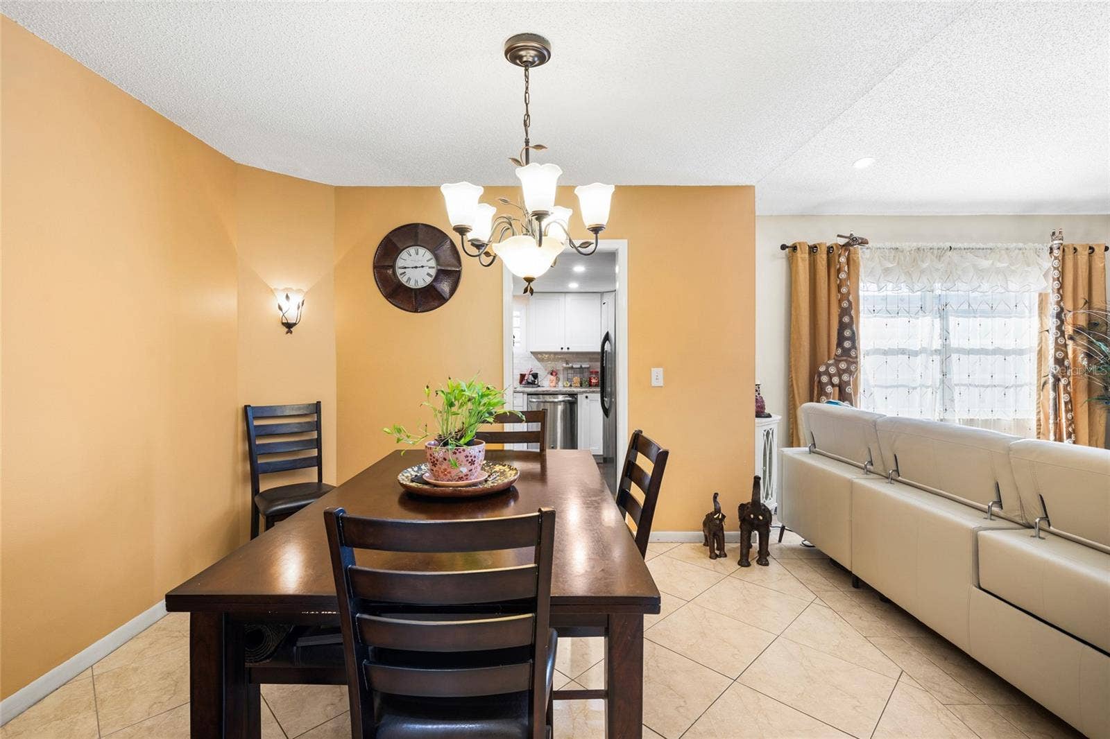 16124 RAVENDALE DRIVE, Tampa, FL 33618 16124 RAVENDALE DRIVE, Tampa, FL 33618