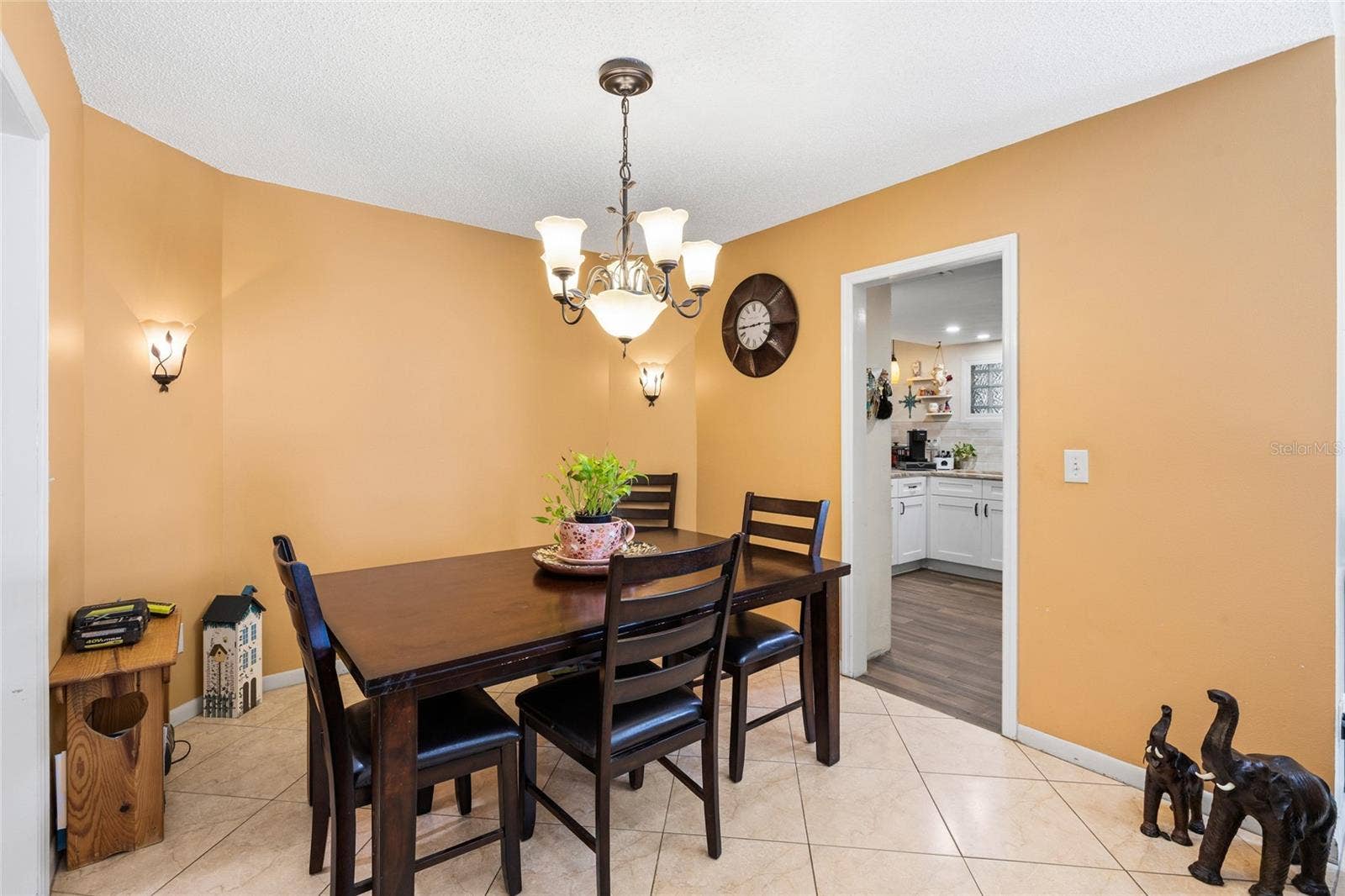 16124 RAVENDALE DRIVE, Tampa, FL 33618 16124 RAVENDALE DRIVE, Tampa, FL 33618