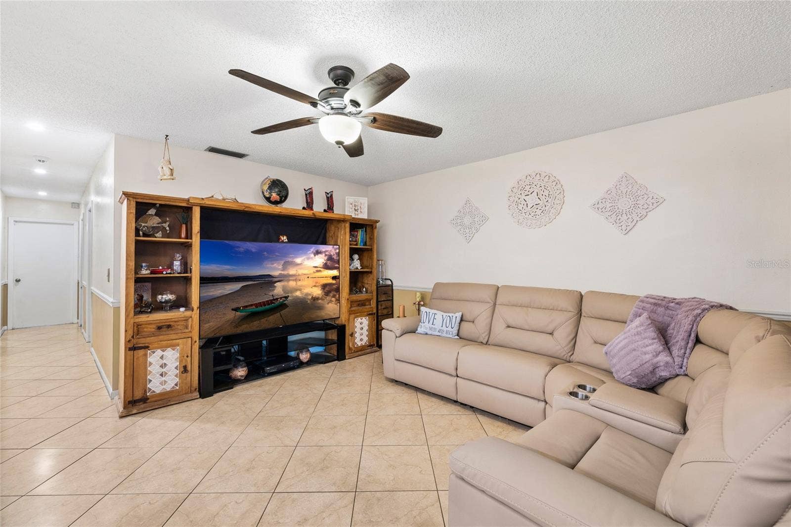 16124 RAVENDALE DRIVE, Tampa, FL 33618 16124 RAVENDALE DRIVE, Tampa, FL 33618