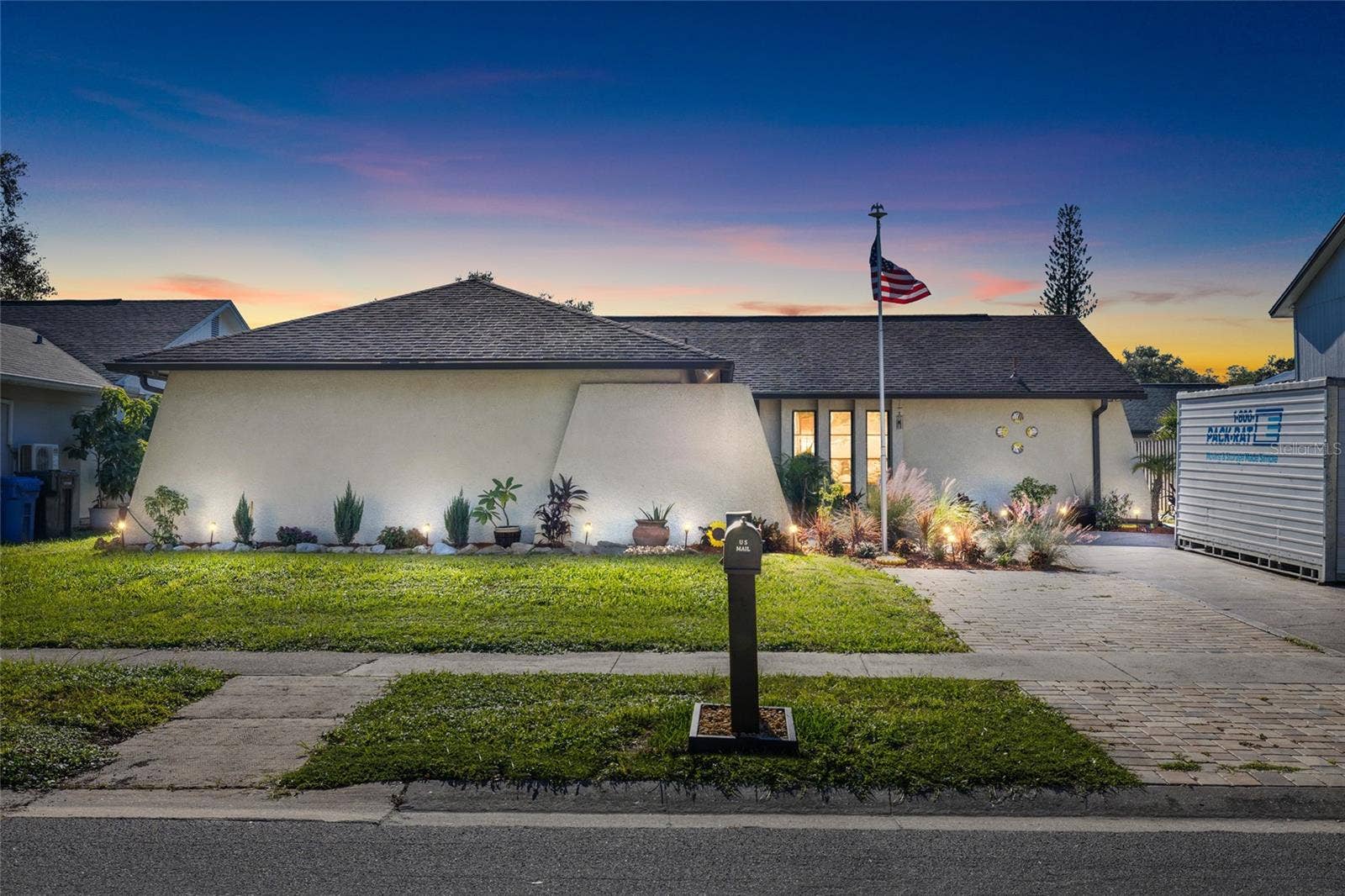 16124 RAVENDALE DRIVE, Tampa, FL 33618 16124 RAVENDALE DRIVE, Tampa, FL 33618