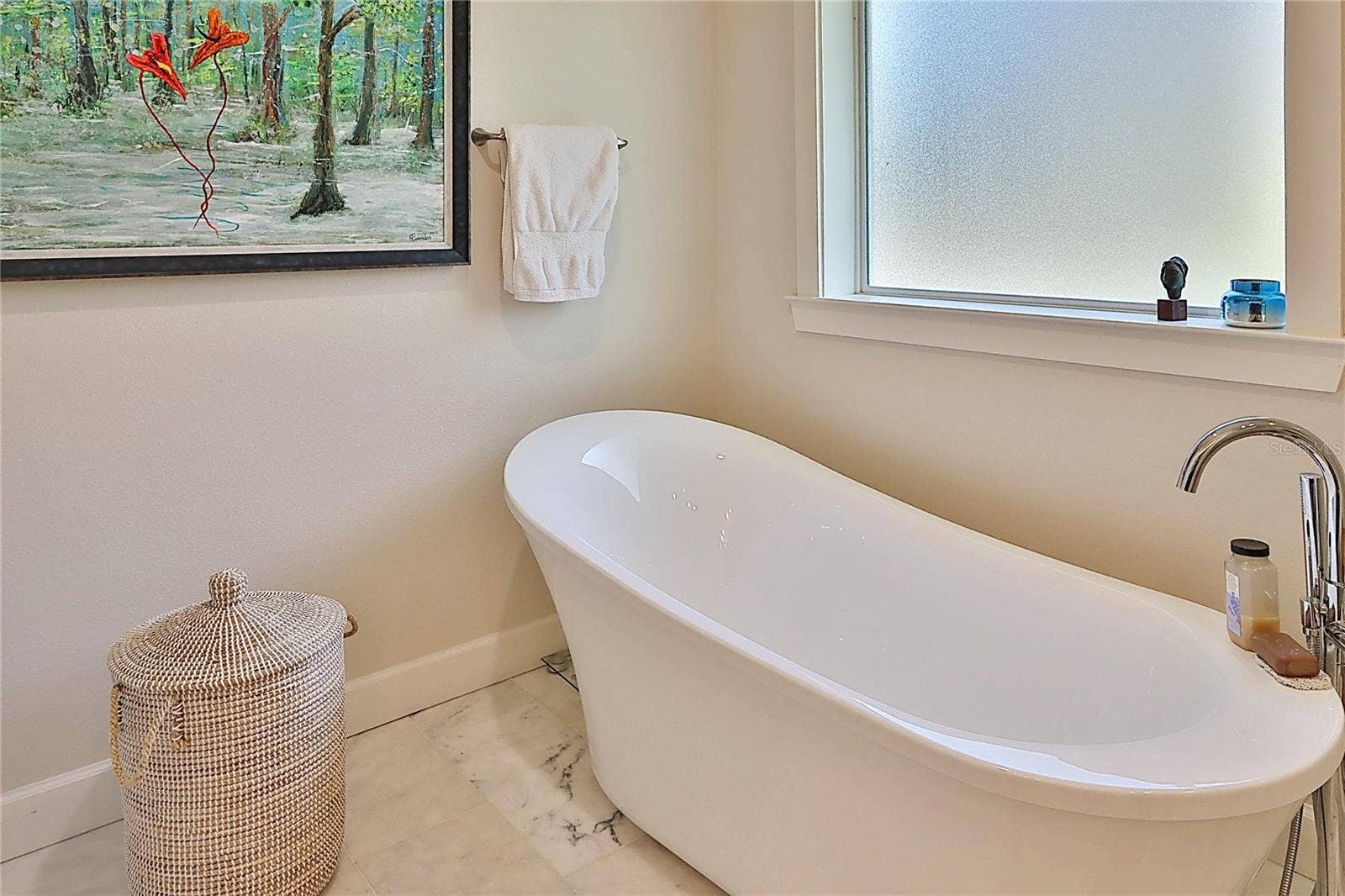soaking tub primary bath