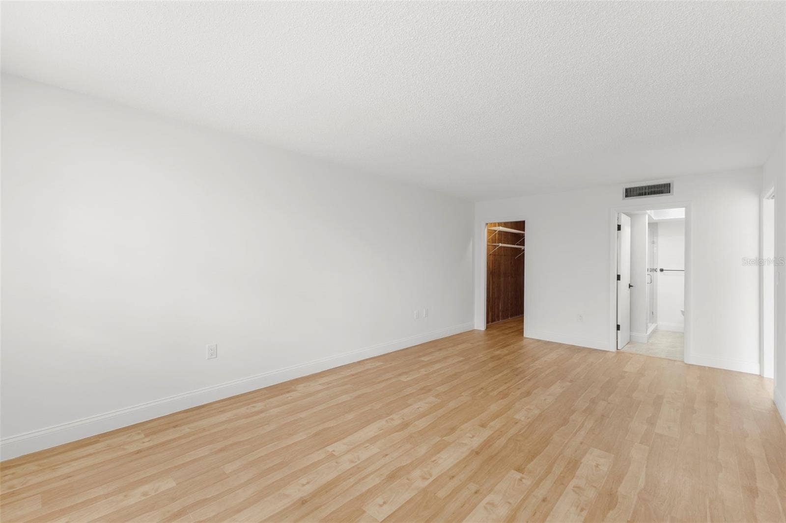 1001 PEARCE DRIVE, #302, Clearwater, FL 33764