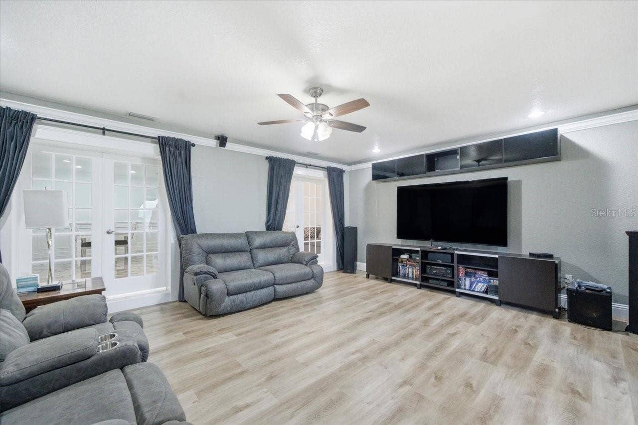 505 LAKESIDE DRIVE, Seffner, FL 33584