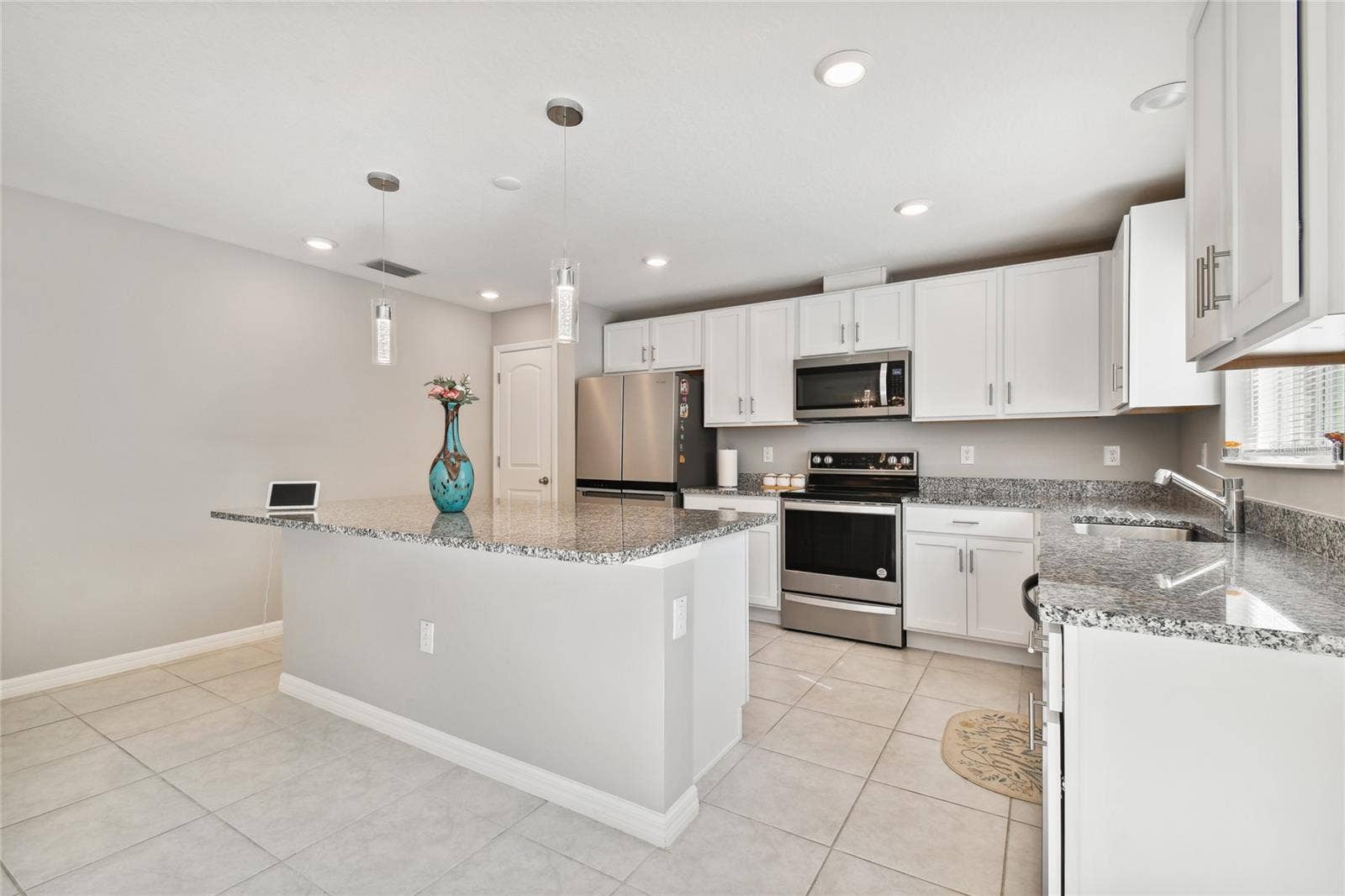 3810 REFLECTION DOCK DRIVE, Seffner, FL 33584 3810 REFLECTION DOCK DRIVE, Seffner, FL 33584