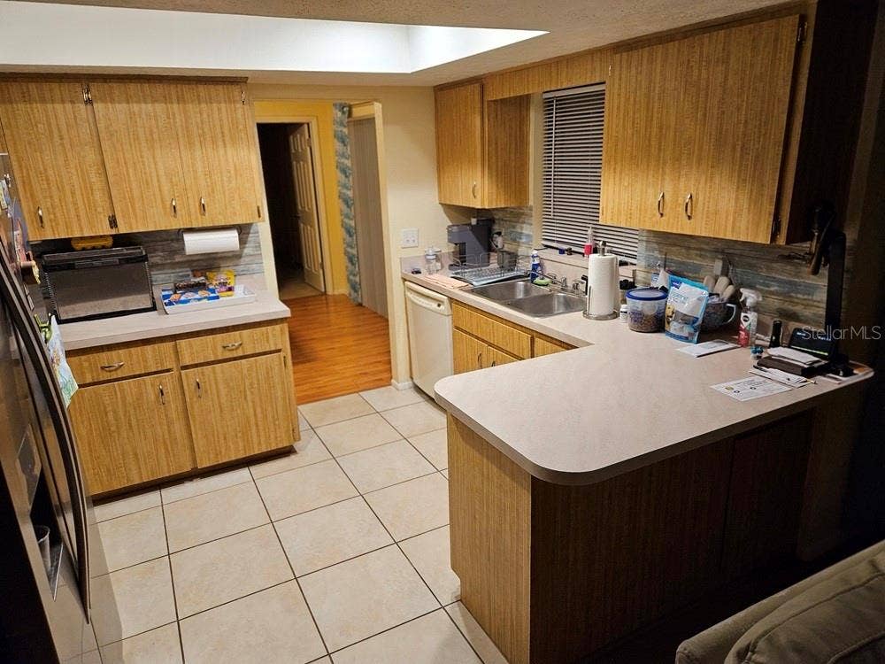 7353 122ND WAY, Seminole, FL 33772 Kitchen