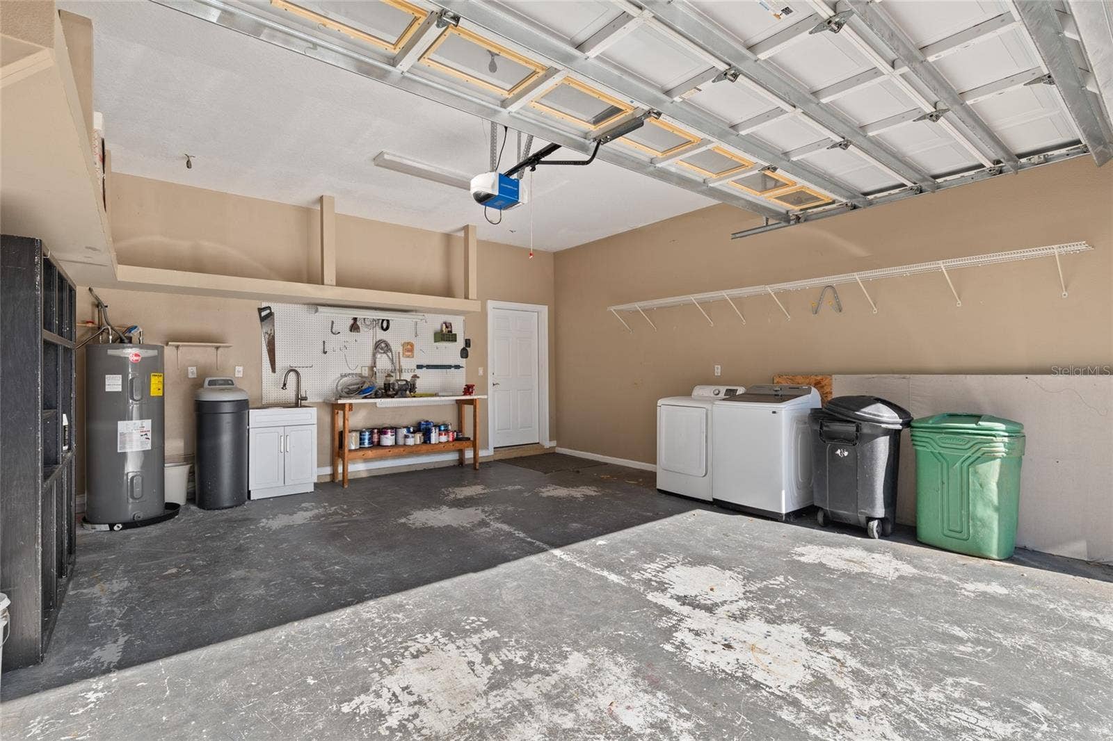 2495 JOHNNA COURT, Palm Harbor, FL 34685 Two-Car Garage