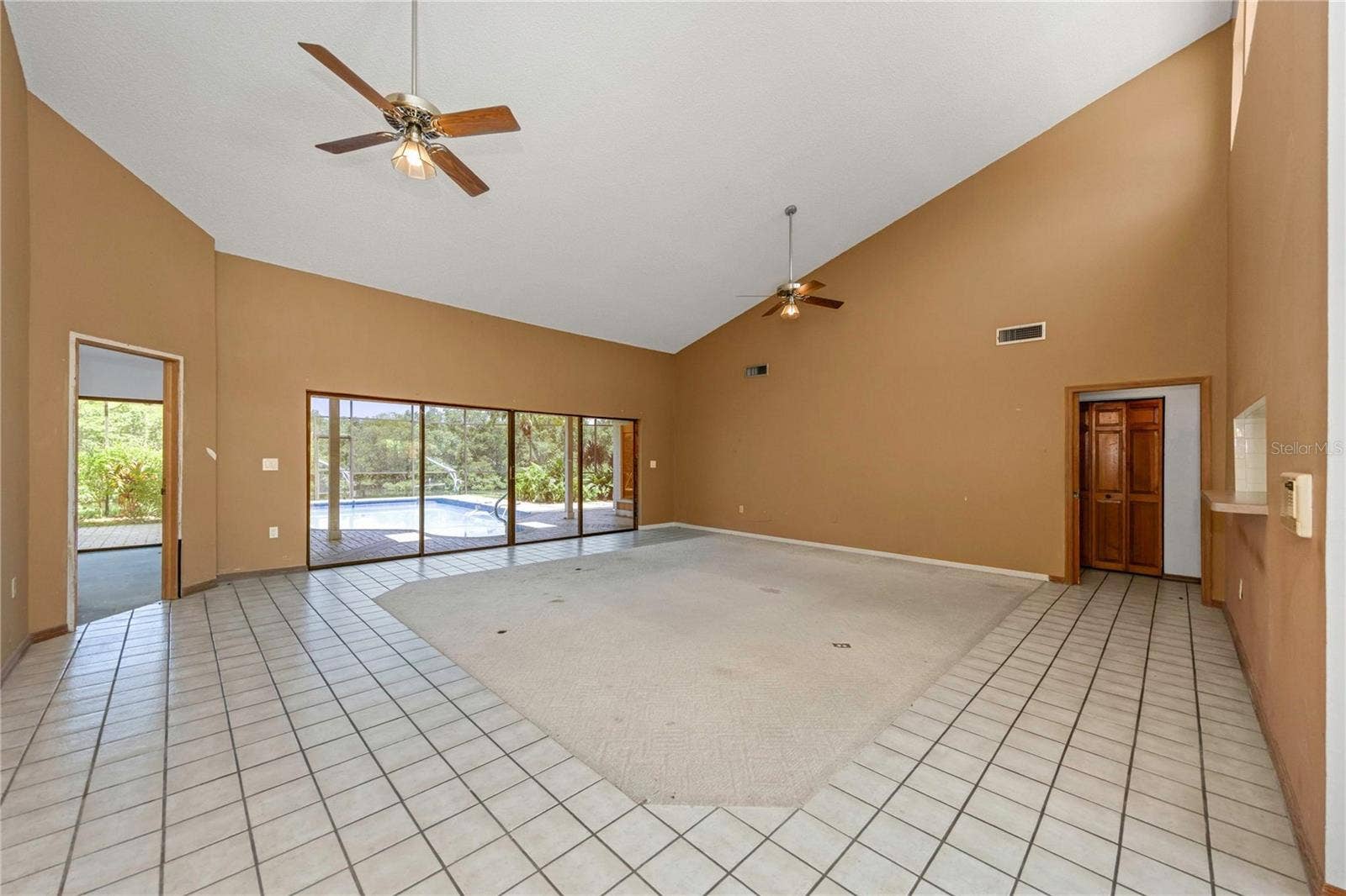 7448 17TH LANE NE, St Petersburg, FL 33702 Living Room