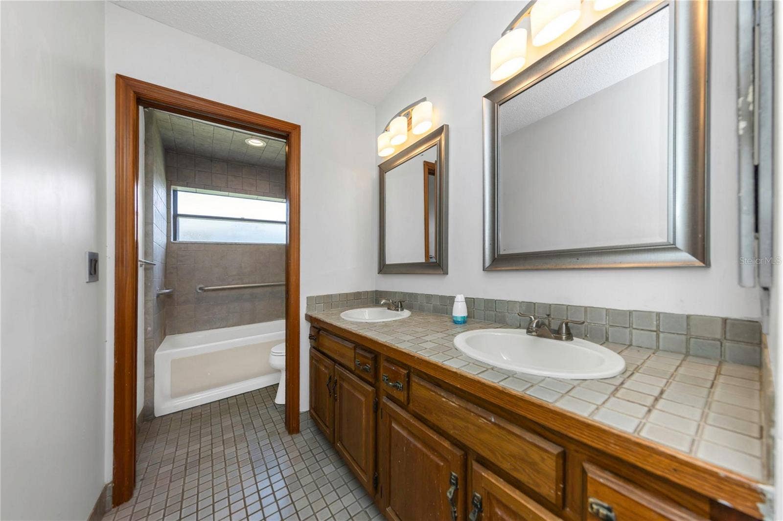 7448 17TH LANE NE, St Petersburg, FL 33702 Bathroom #2 - Vanity