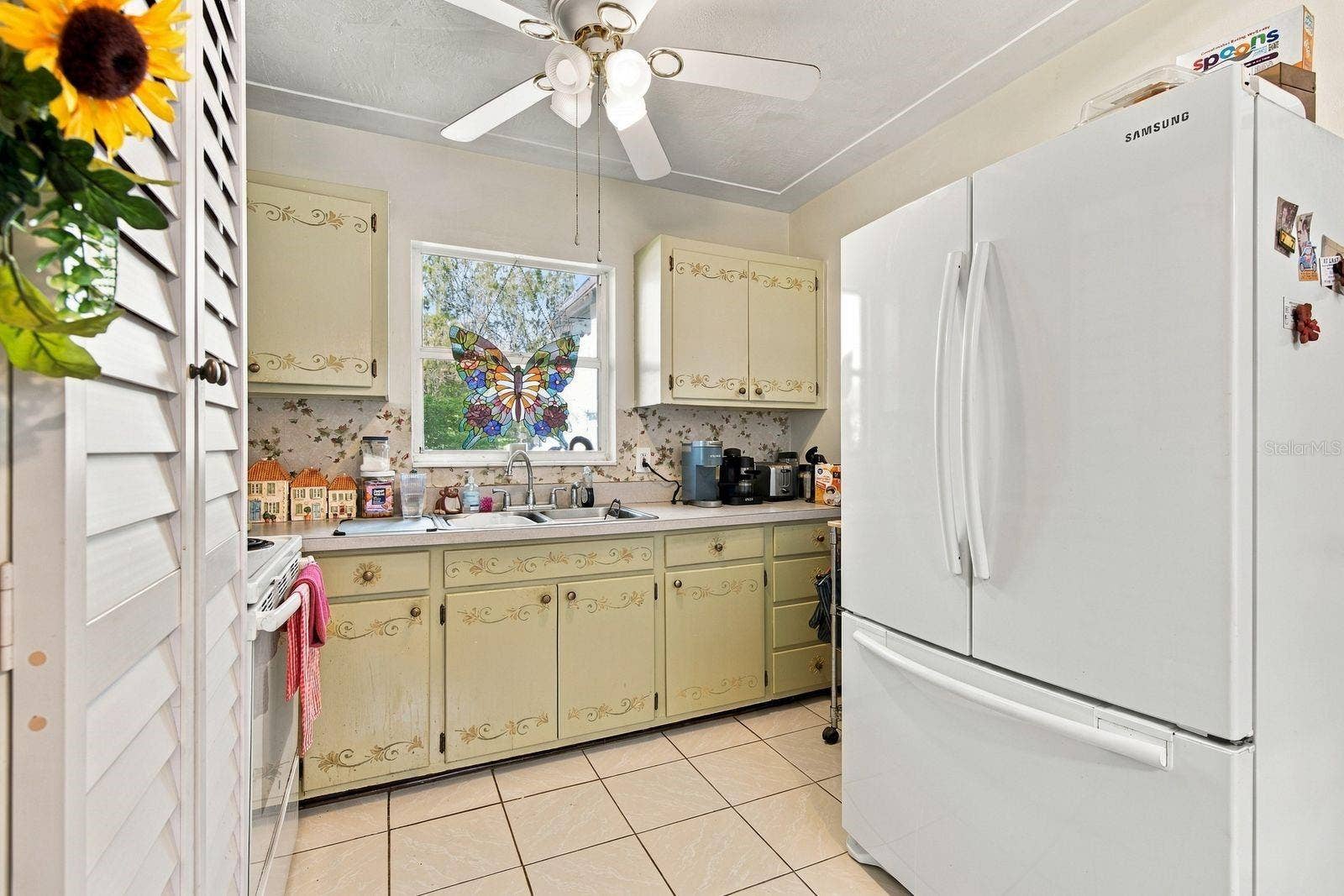 6801 17TH LANE N, St Petersburg, FL 33702 Darling kitchen -Fridge