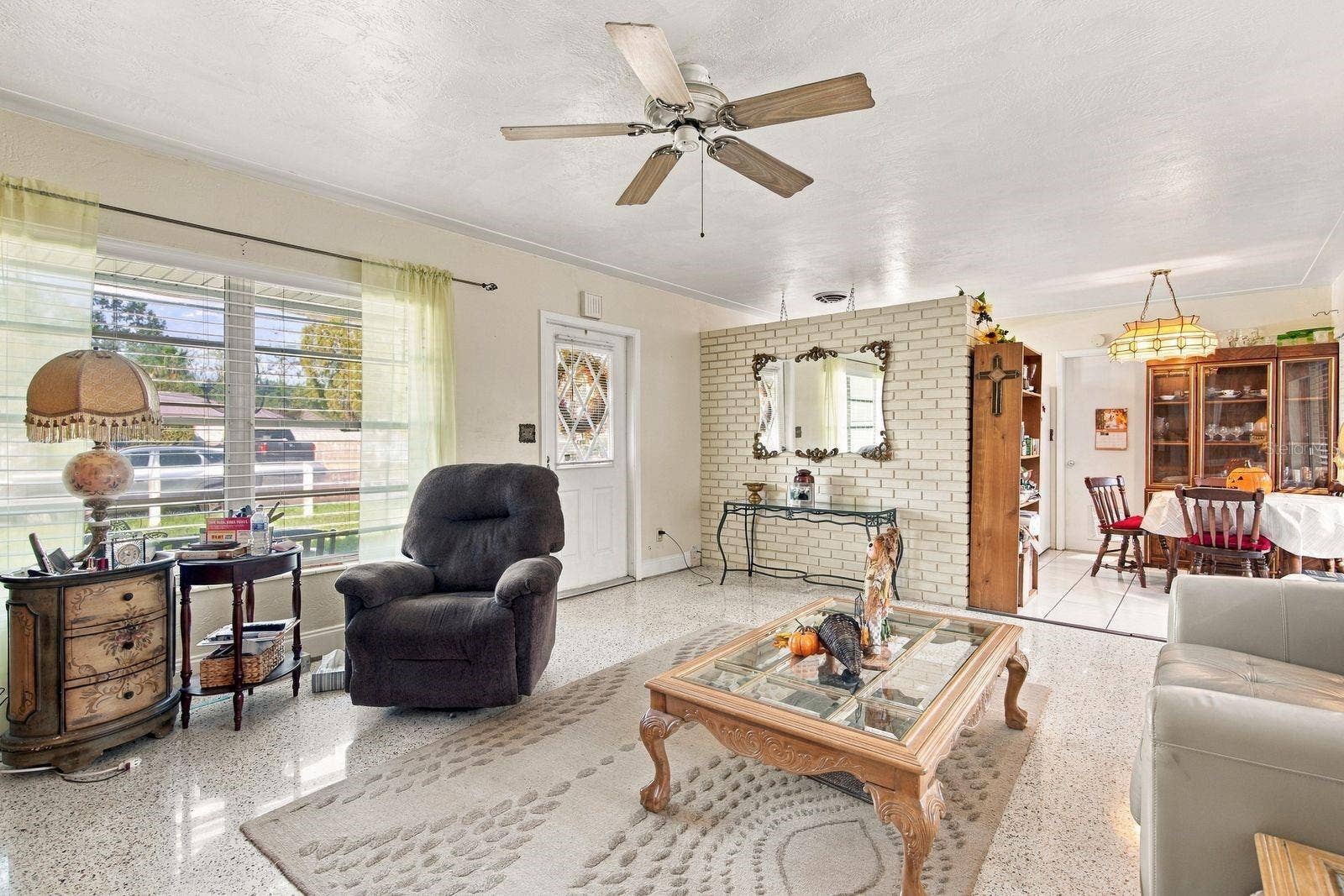 6801 17TH LANE N, St Petersburg, FL 33702 Cozy living space