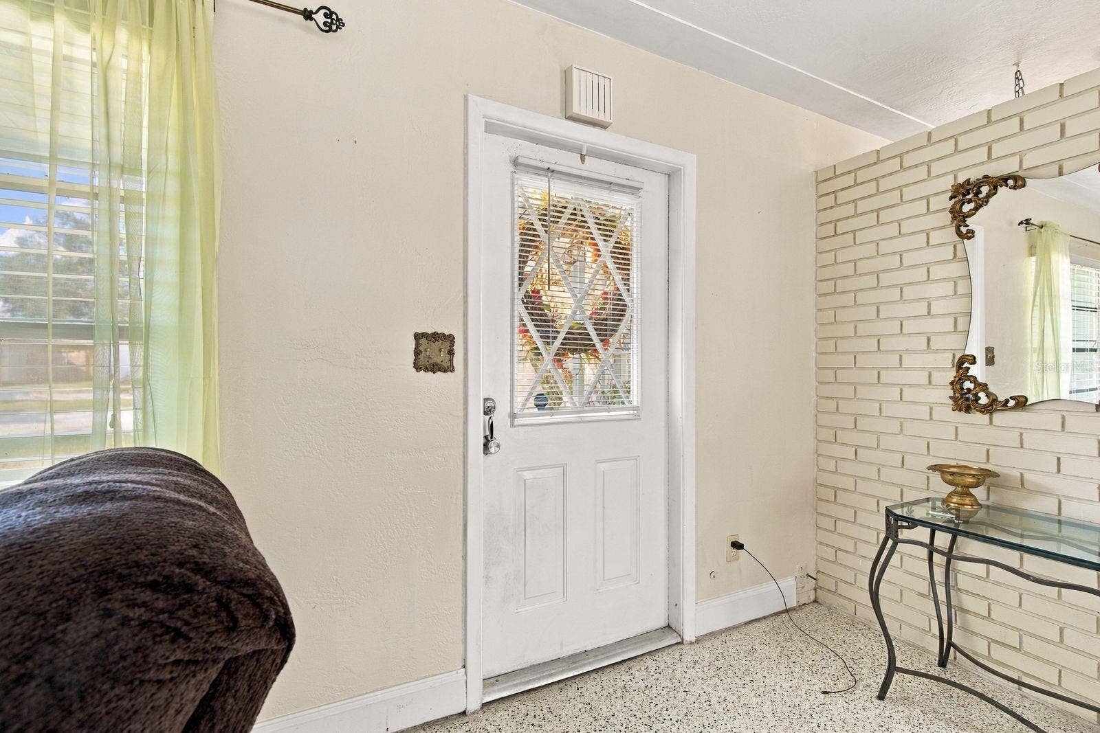 6801 17TH LANE N, St Petersburg, FL 33702 Foyer
