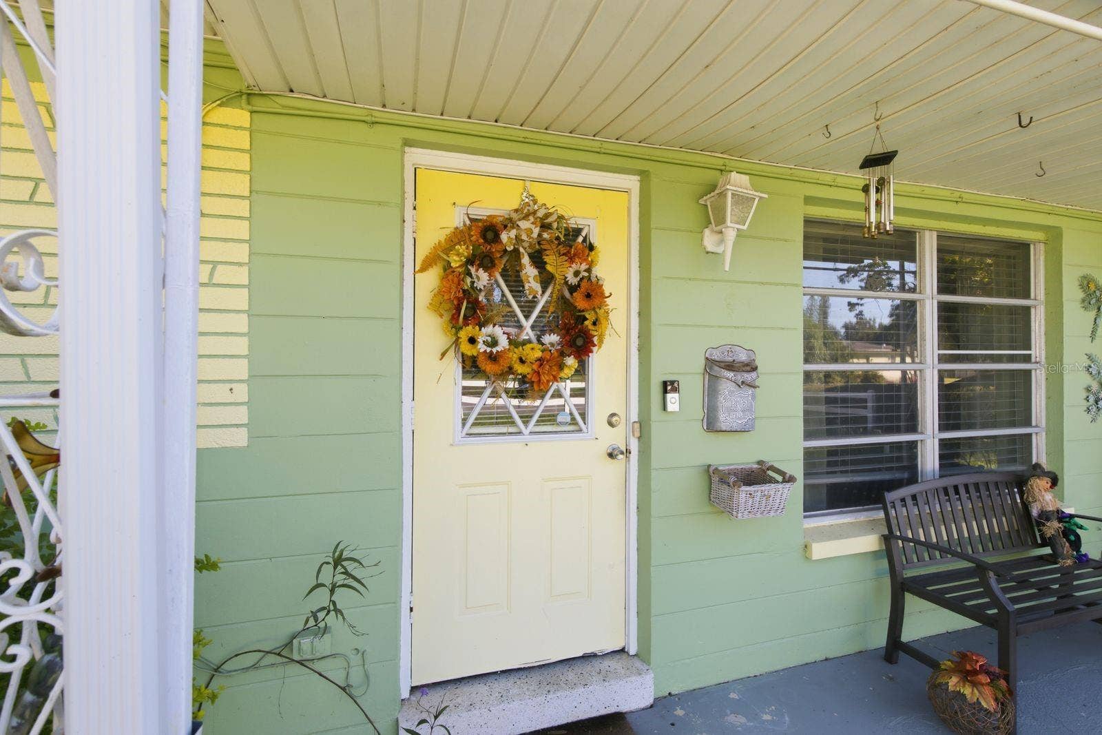 6801 17TH LANE N, St Petersburg, FL 33702 Front door