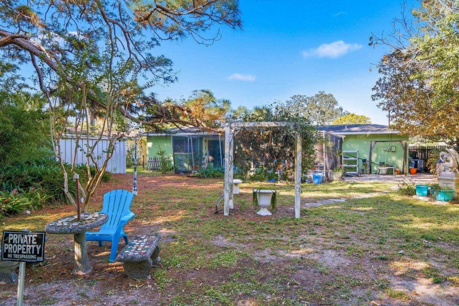 6801 17TH LANE N, St Petersburg, FL 33702 Adrorable sitting area facing the pond